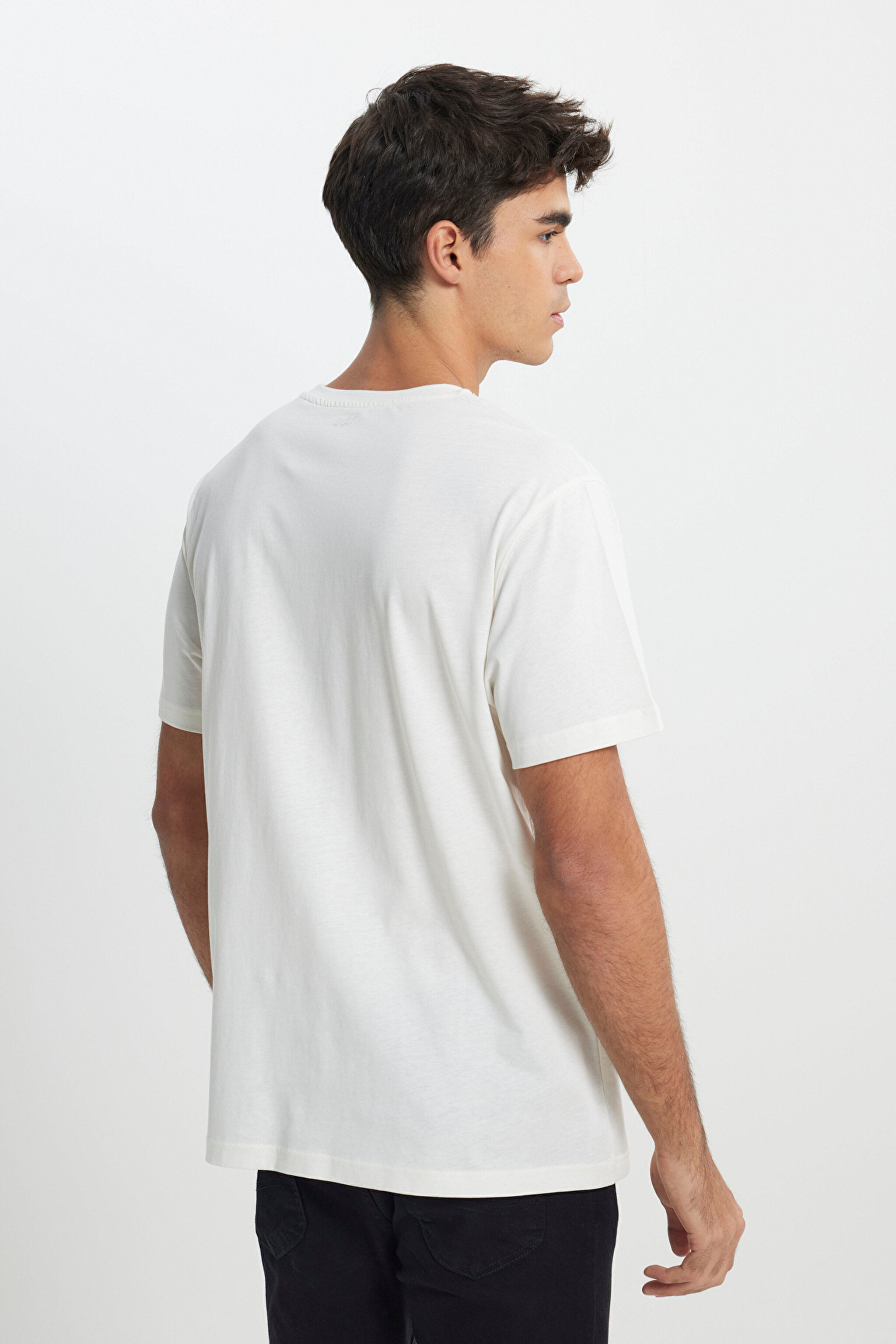 Regular Fit Normal Kesim Bisiklet Yaka %100 Pamuk Beyaz Tişört - White-L241576100 (görsel 5)