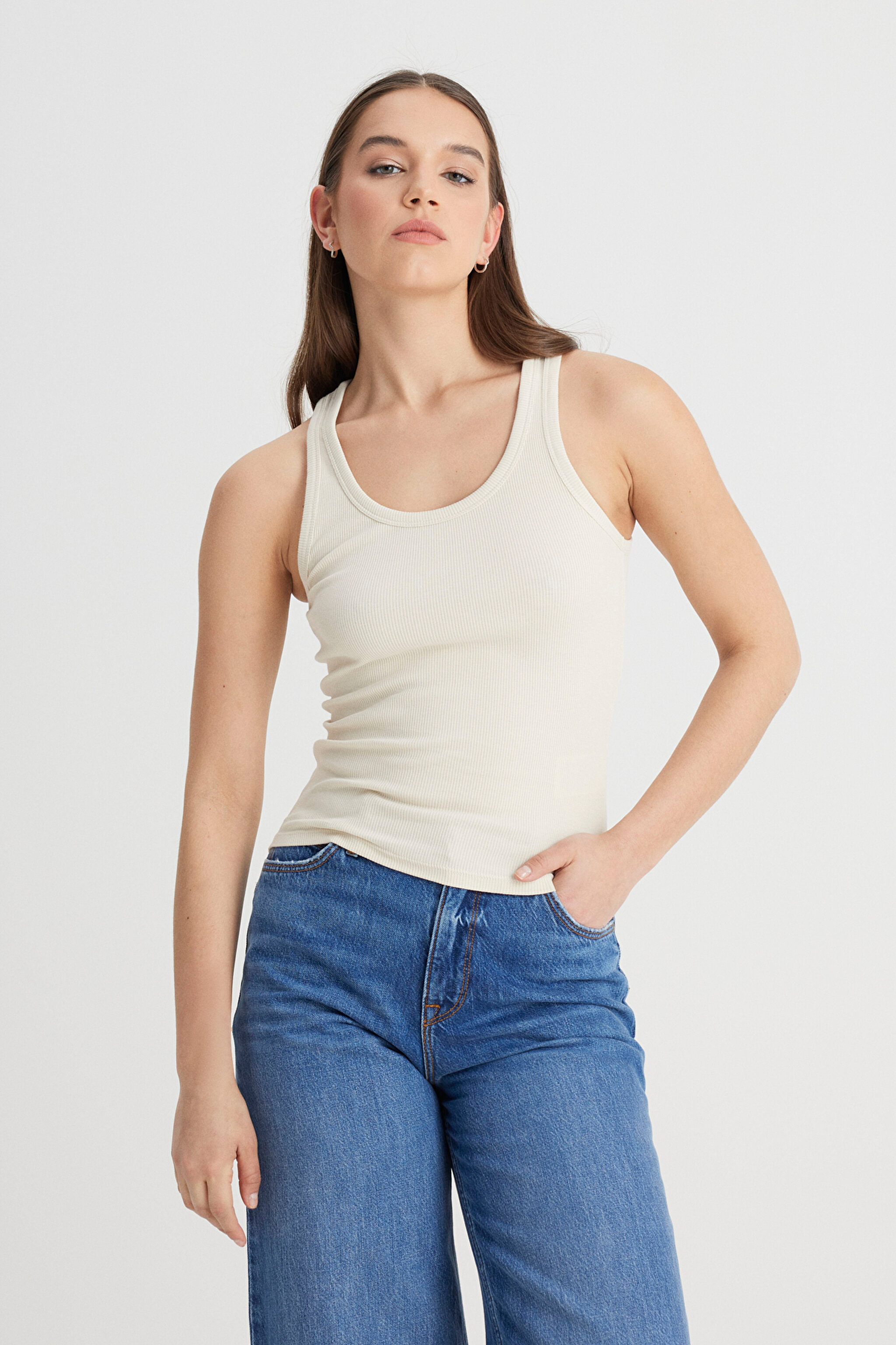 Slim Fit Dar Kesim Bej Tişört