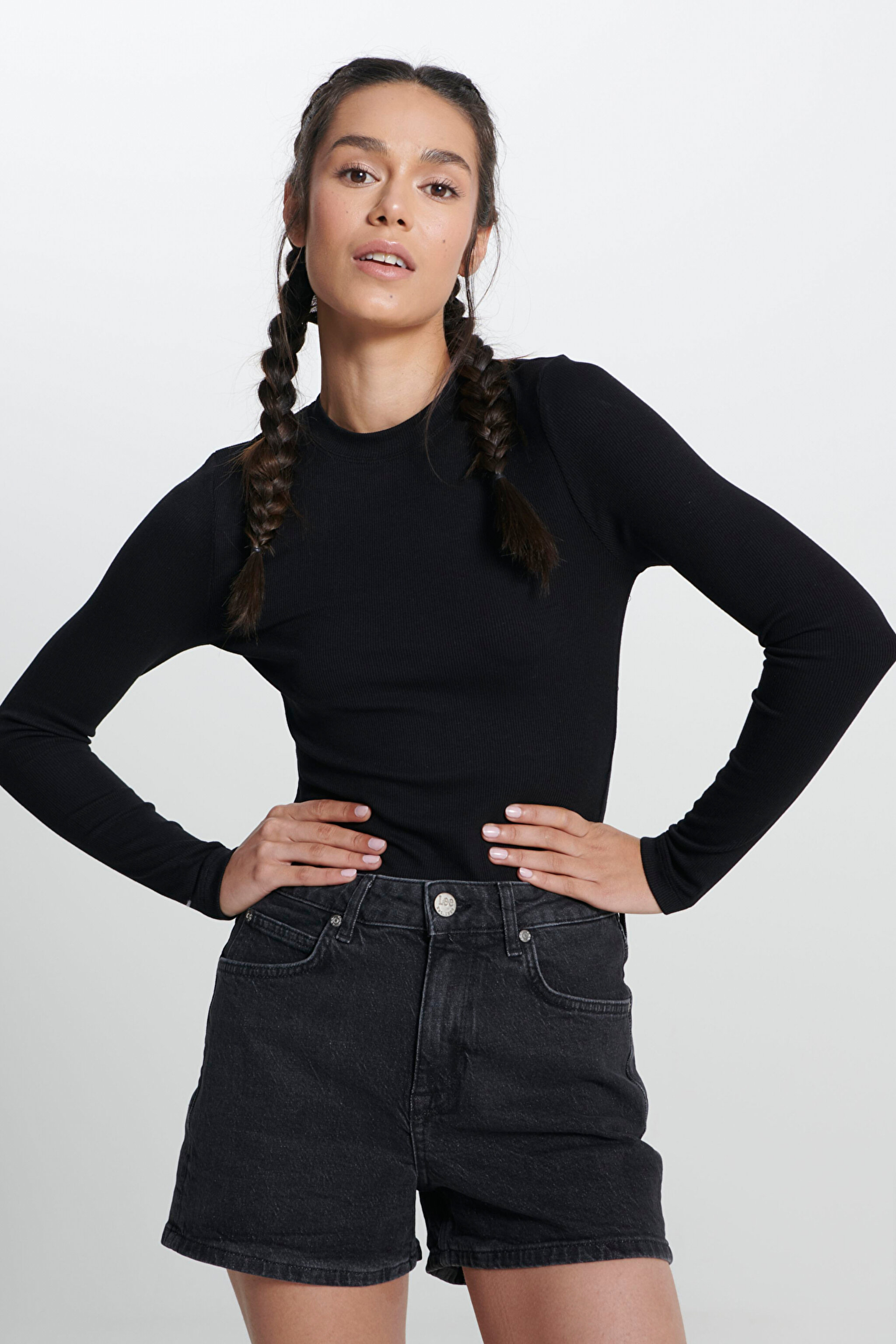 Slim Fit Dar Kesim Bisiklet Yaka Uzun Kollu Siyah Tişört