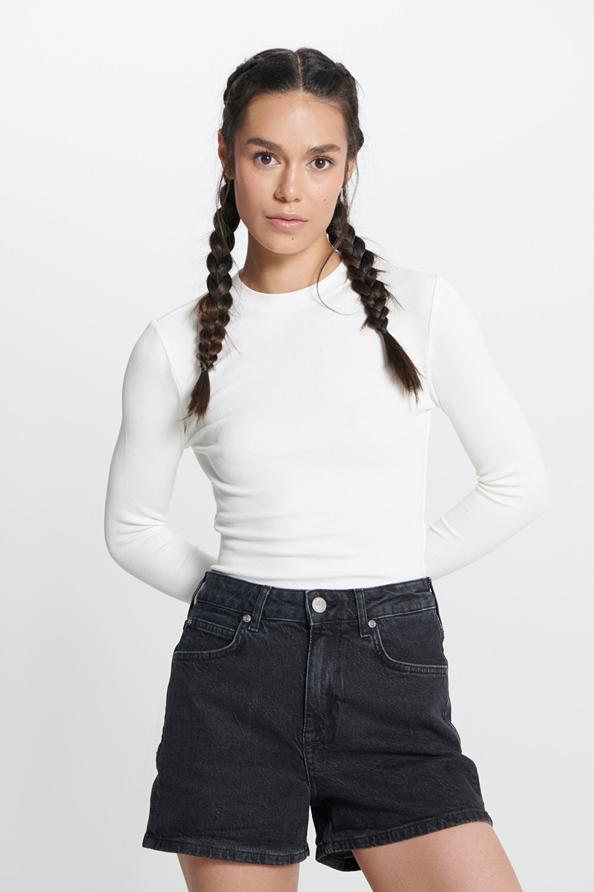 Slim Fit Dar Kesim Bisiklet Yaka Uzun Kollu Beyaz Tişört