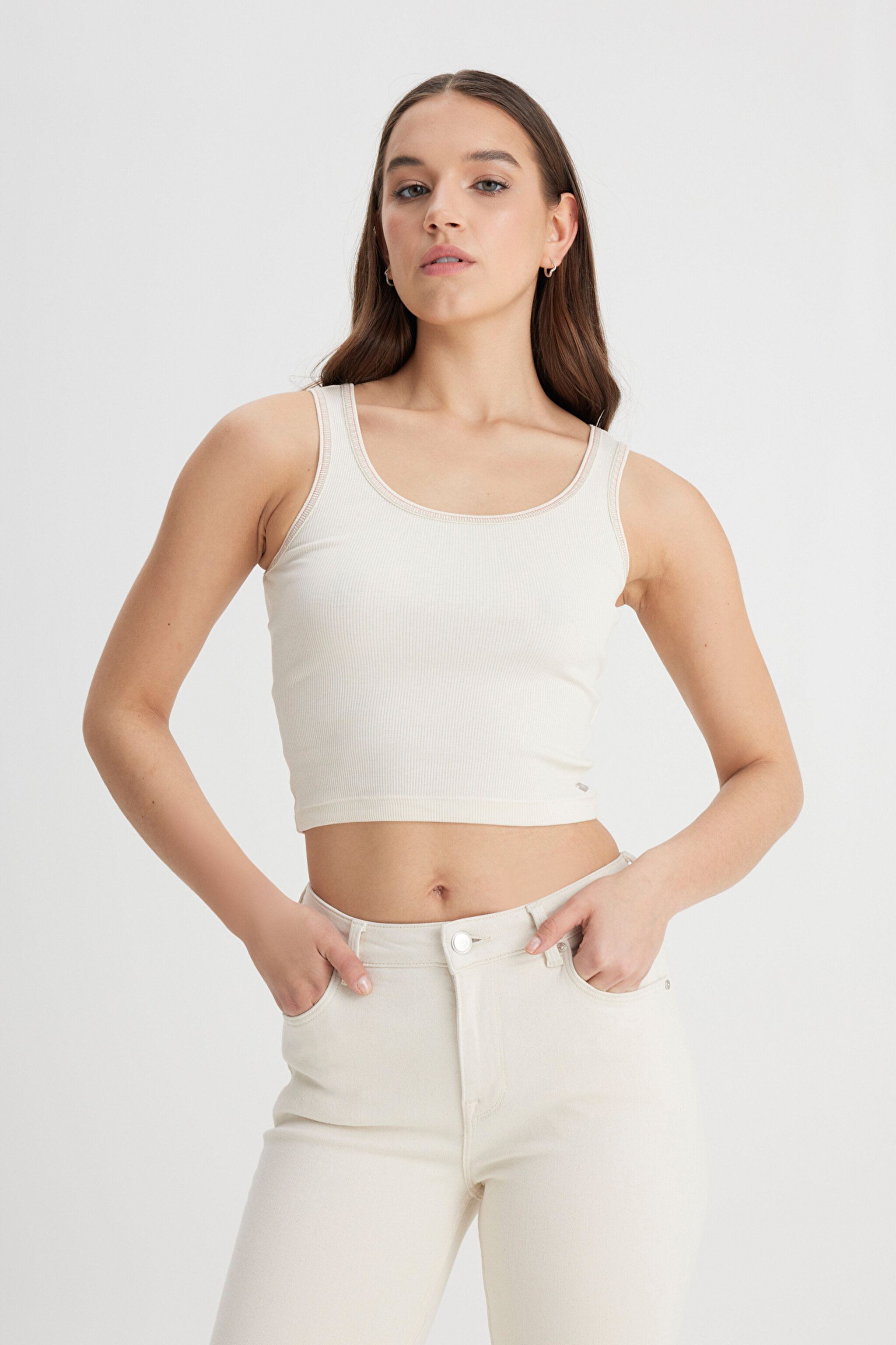 Slim Fit Dar Kesim Ekru Tişört