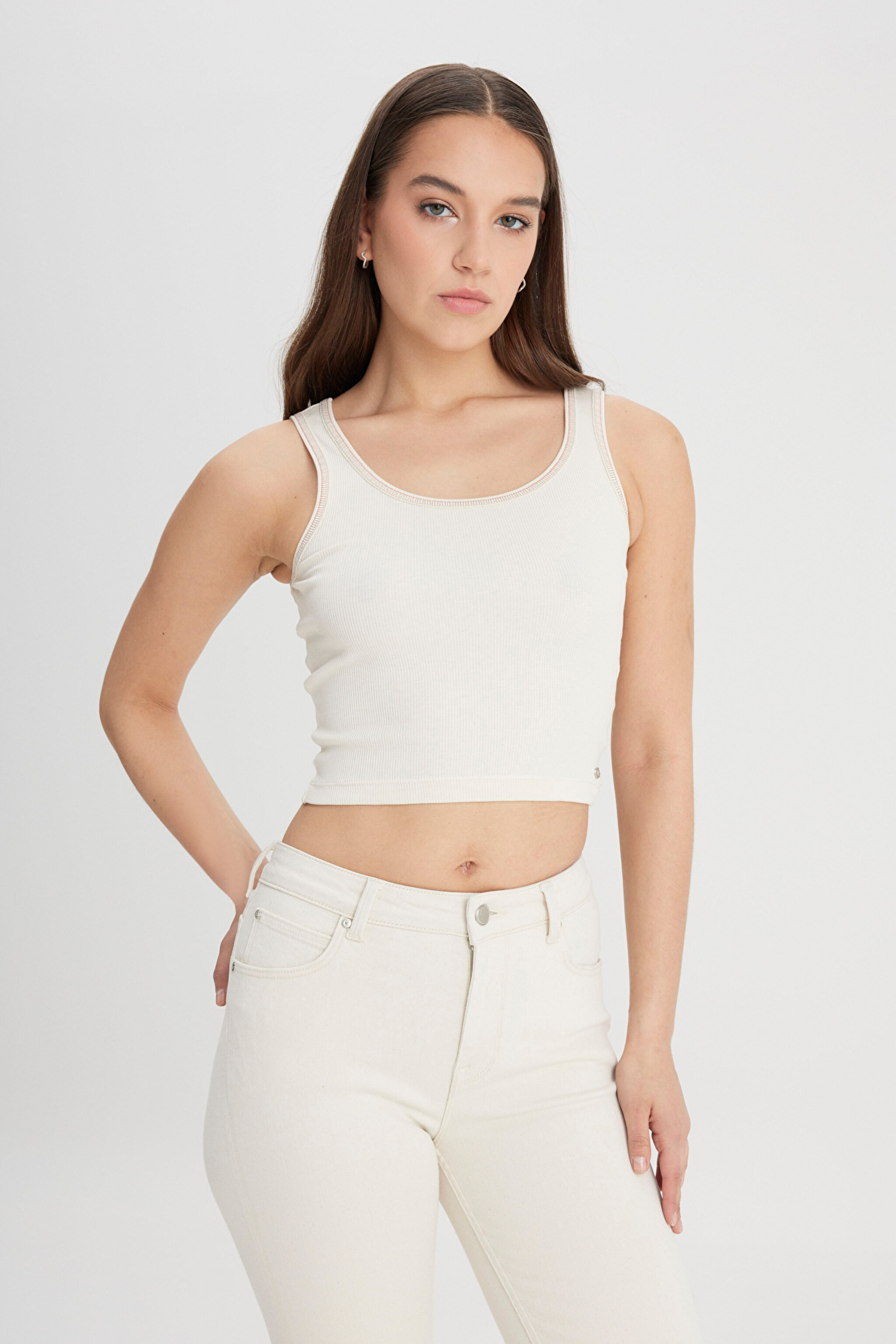 Slim Fit Dar Kesim Ekru Tişört - Ecru-L241624104 (görsel 2)