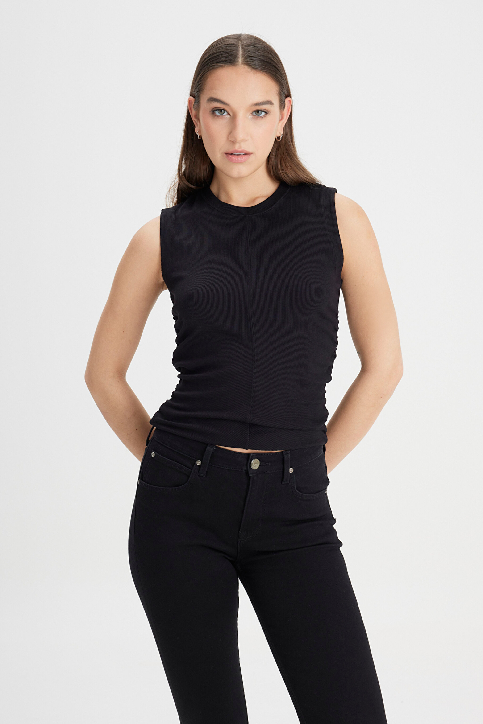Slim Fit Dar Kesim Bisiklet Yaka Siyah Tişört - Black-L241628001
