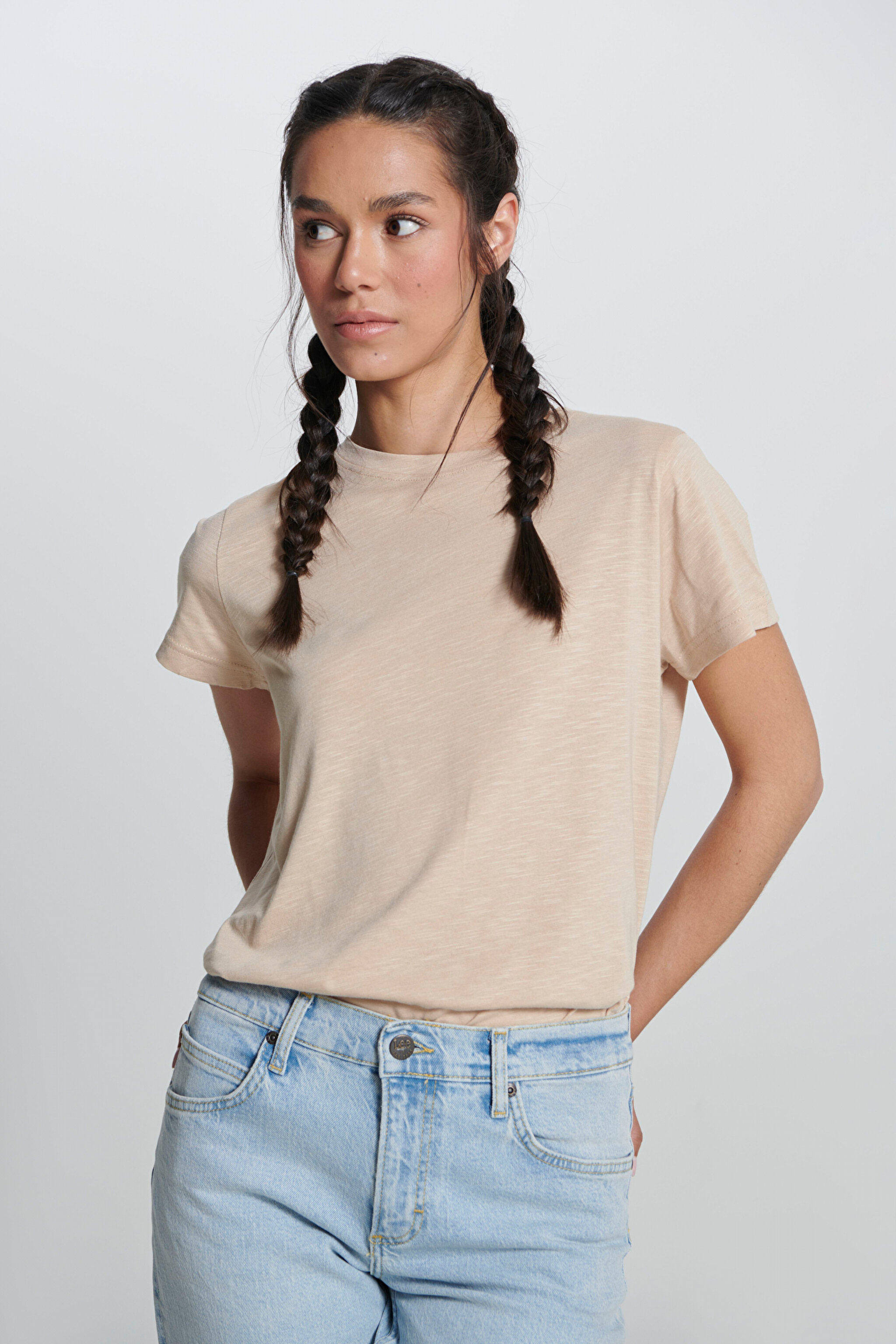 Regular Fit Normal Kesim Bisiklet Yaka Bej Tişört - Oxford Tan-L241644UQ (görsel 2)