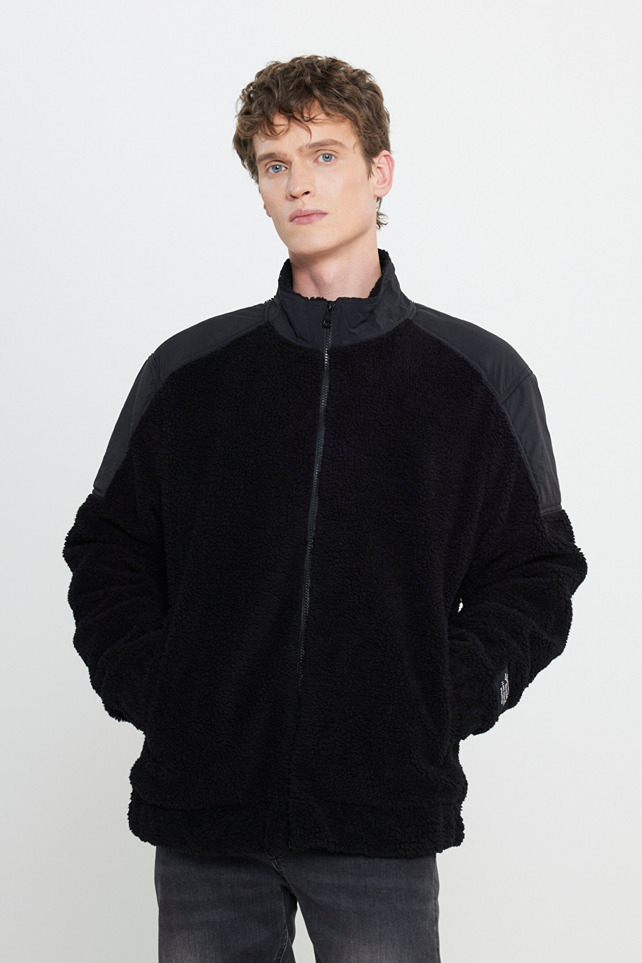 Relaxed Fit Geniş Kesim Fermuarlı Omuz Detaylı Siyah Sherpa Ceket - Black-L242525001