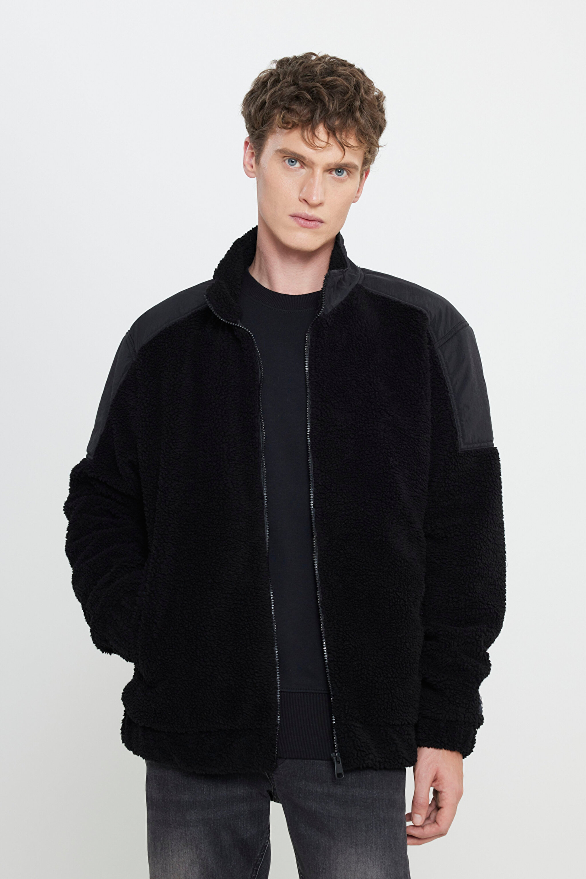 Relaxed Fit Geniş Kesim Fermuarlı Omuz Detaylı Siyah Sherpa Ceket - Black-L242525001 (görsel 2)
