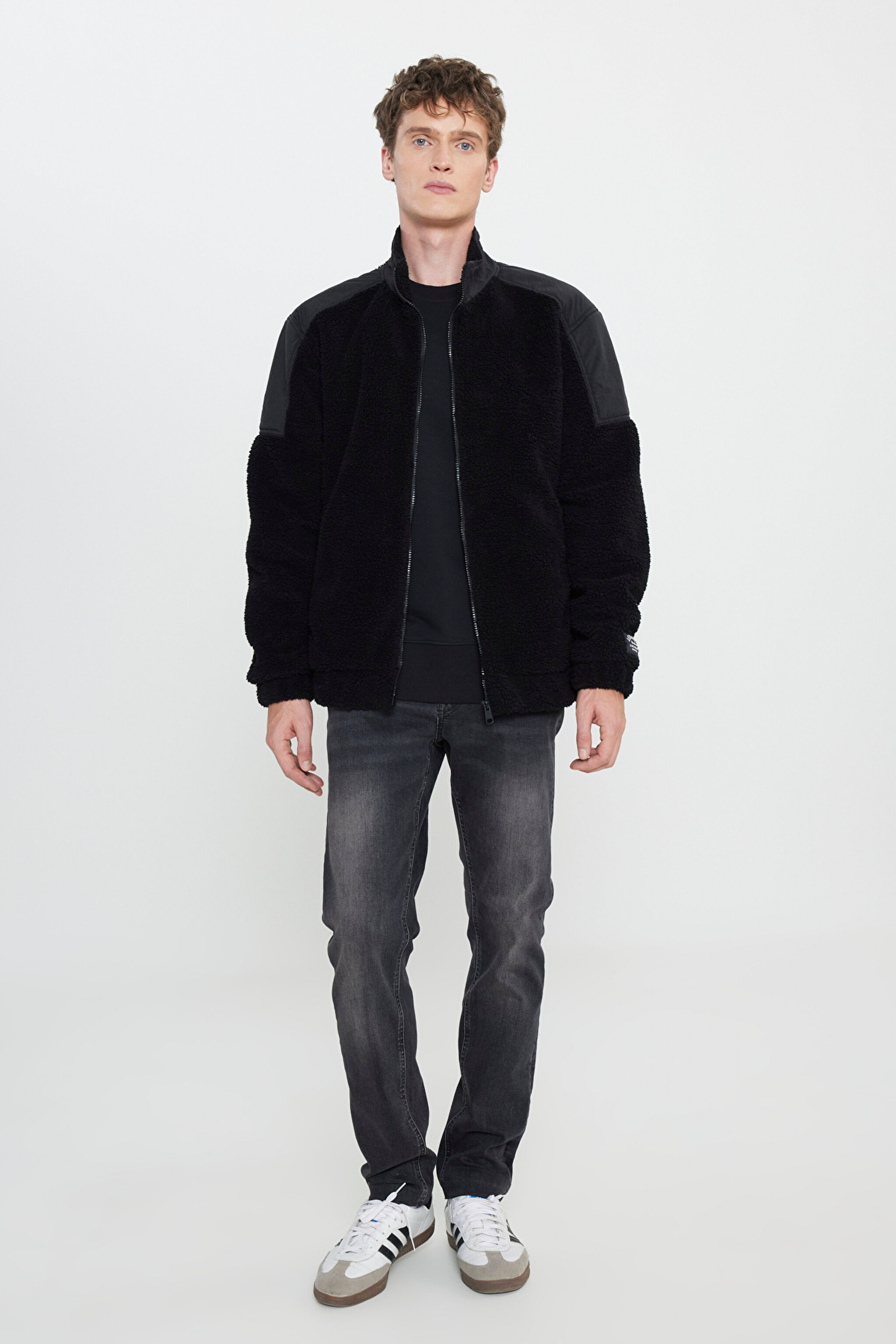 Relaxed Fit Geniş Kesim Fermuarlı Omuz Detaylı Siyah Sherpa Ceket - Black-L242525001 (görsel 3)