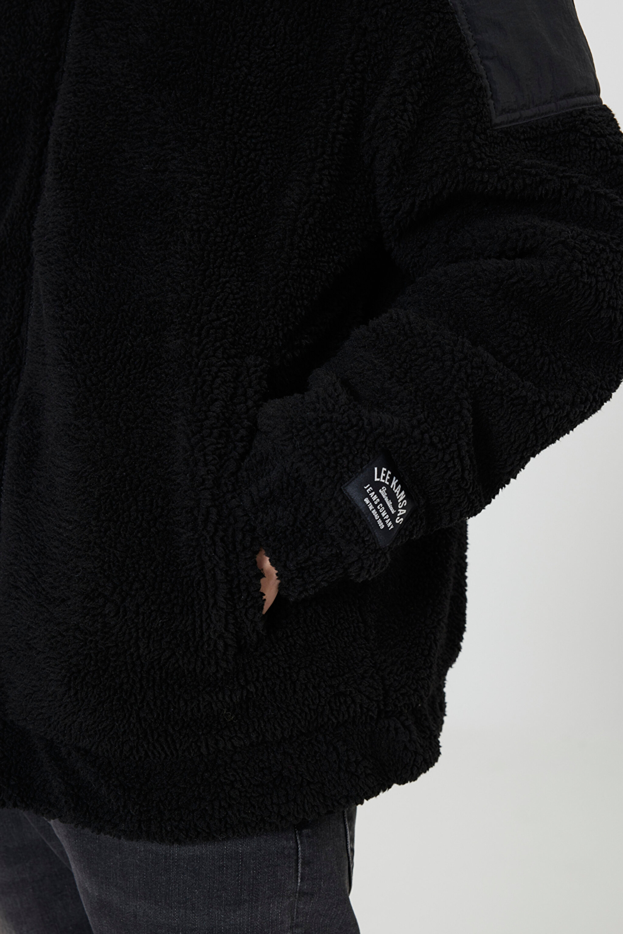 Relaxed Fit Geniş Kesim Fermuarlı Omuz Detaylı Siyah Sherpa Ceket - Black-L242525001 (görsel 6)