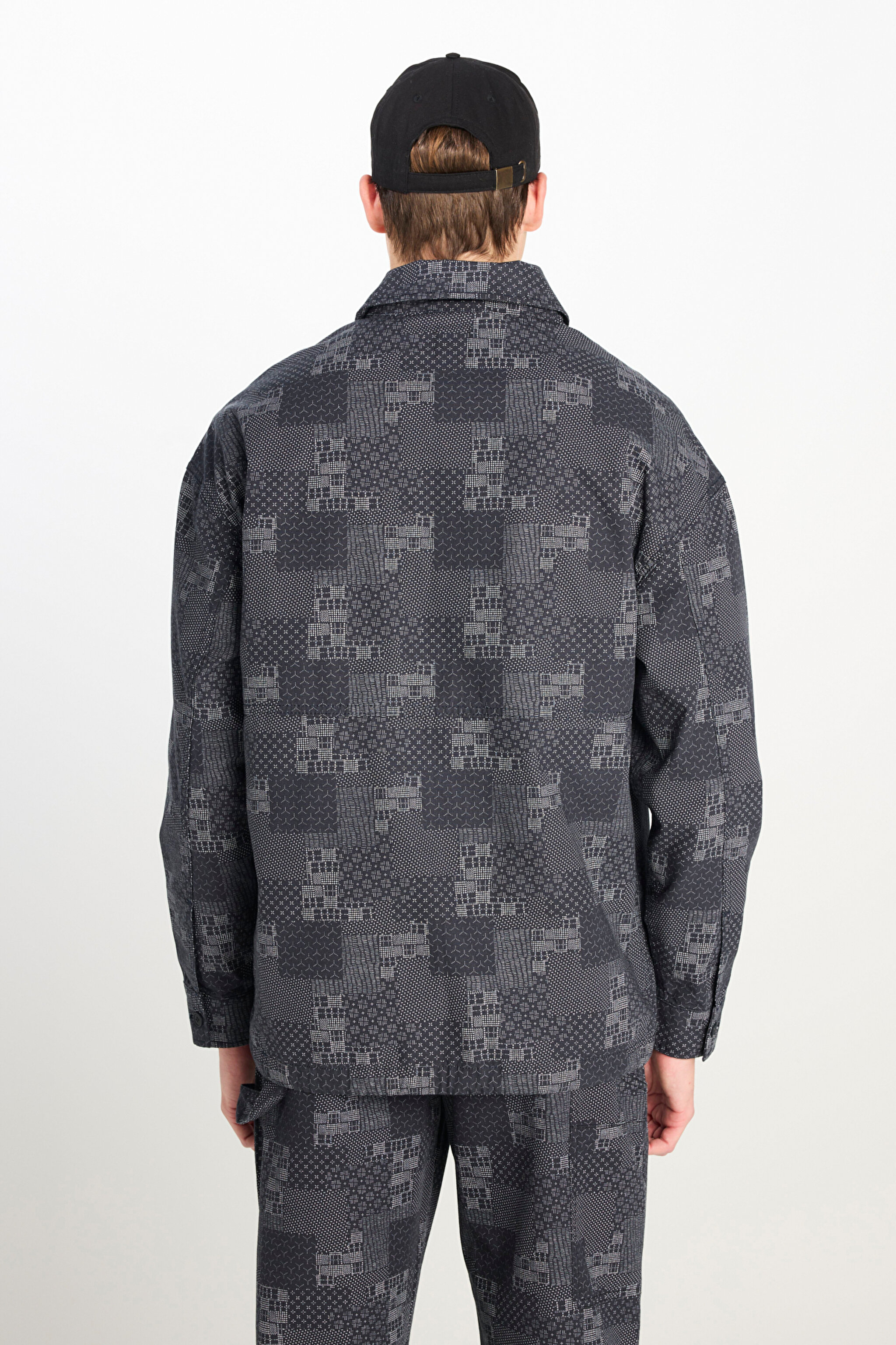 %100 Pamuk Loose Fit Rahat Kesim Fermuar Detaylı Desenli Siyah Ceket - Black-L2510057001 (görsel 5)