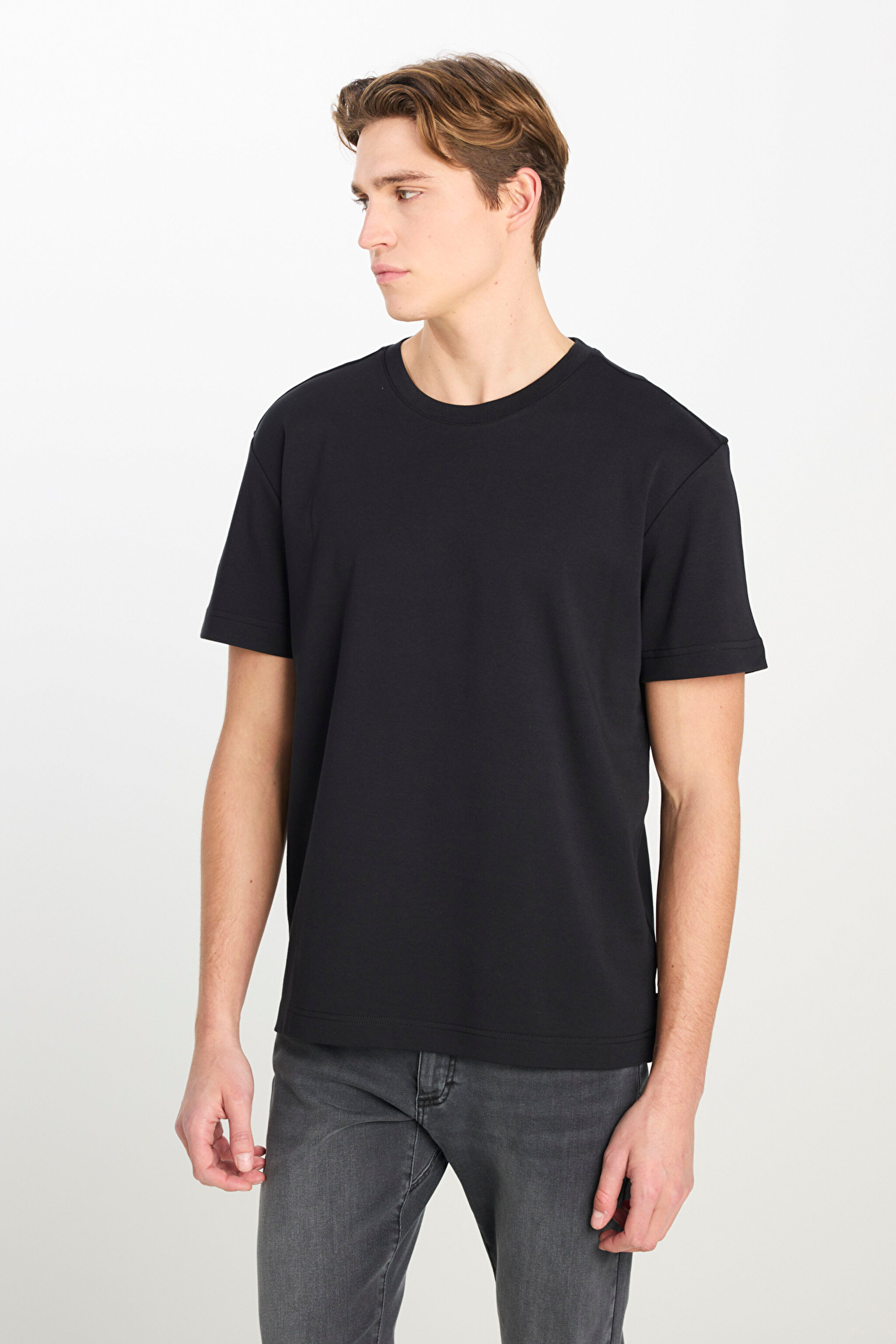 %100 Pamuk Relaxed Fit Geniş Kesim Bisiklet Yaka Siyah Basic T-shirt - Black-L2510096001 (görsel 2)