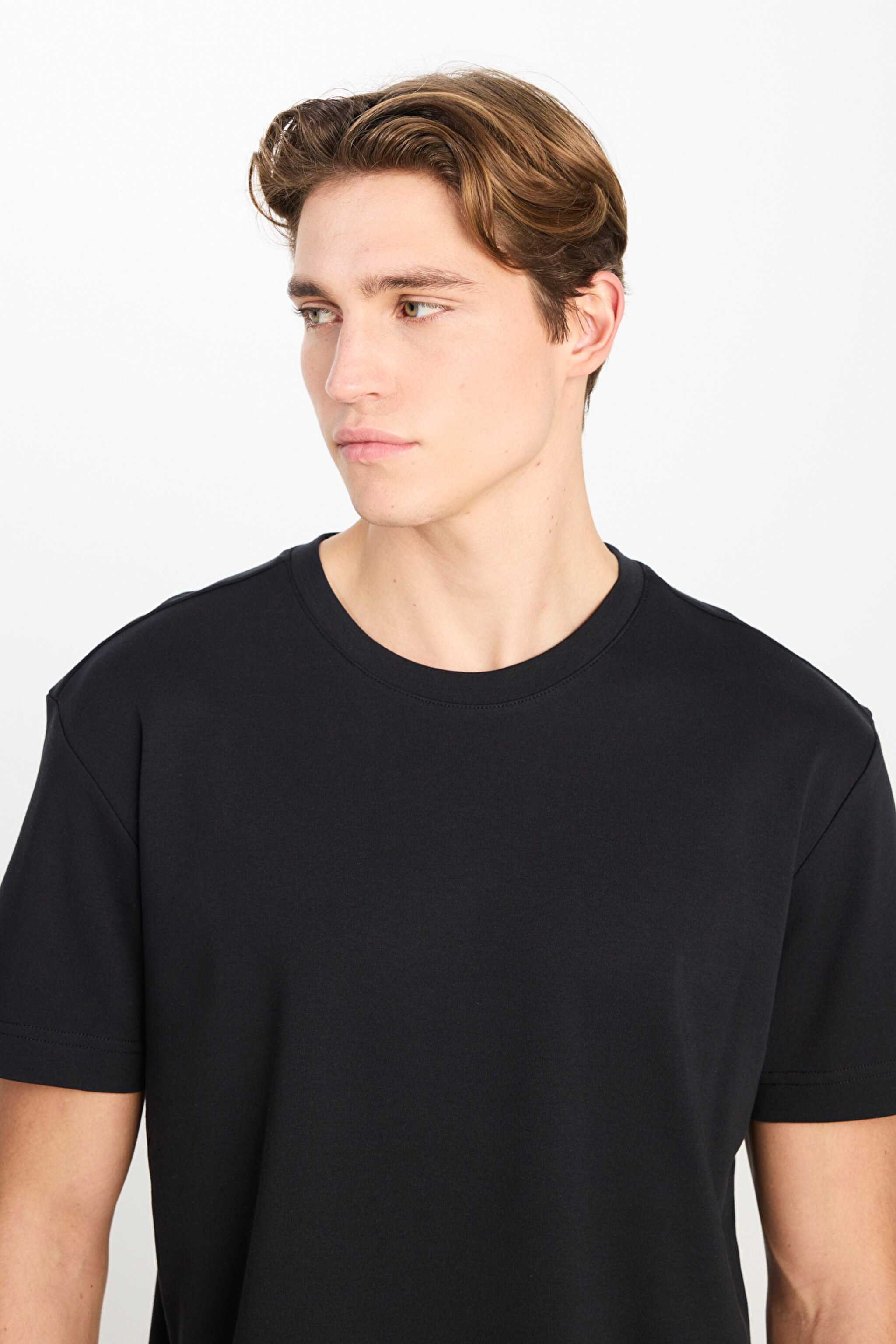 %100 Pamuk Relaxed Fit Geniş Kesim Bisiklet Yaka Siyah Basic T-shirt - Black-L2510096001 (görsel 4)