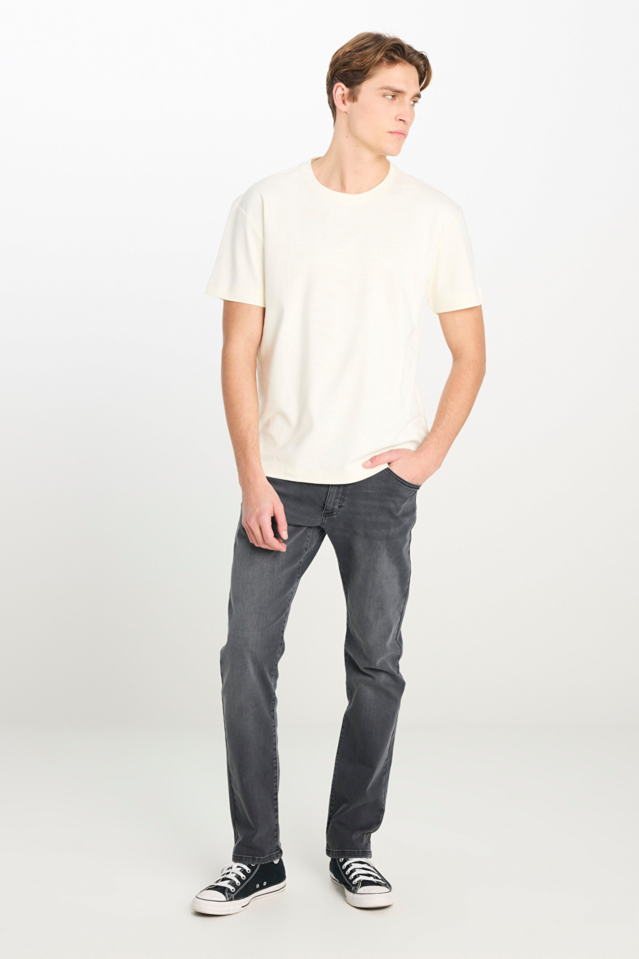 %100 Pamuk Relaxed Fit Geniş Kesim Bisiklet Yaka Ekru Basic T-shirt - Off White-L2510096102 (görsel 3)