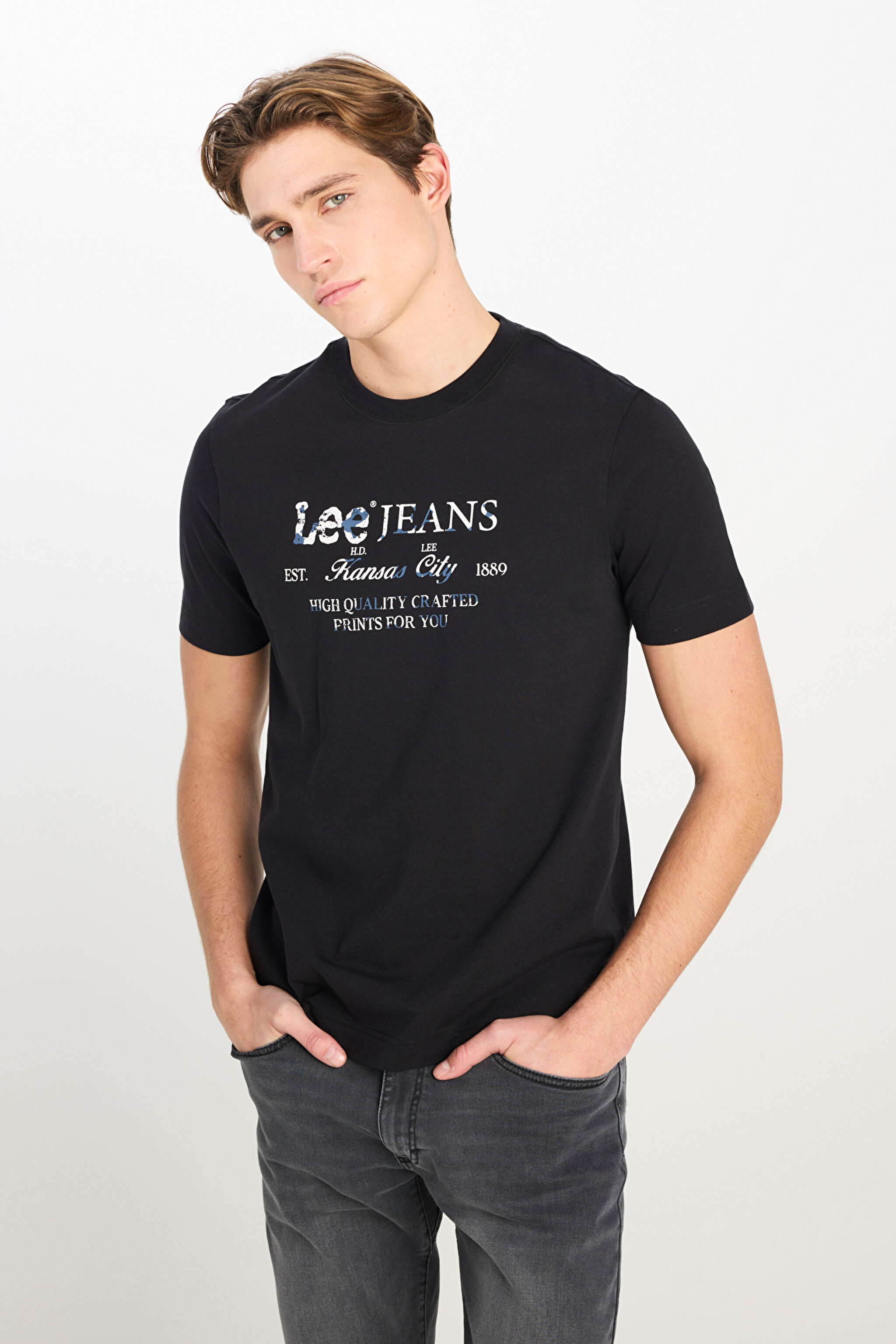 %100 Pamuk Regular Fit Normal Kesim Bisiklet Yaka Grafik Baskılı Siyah Tişört - Black-L2510172001