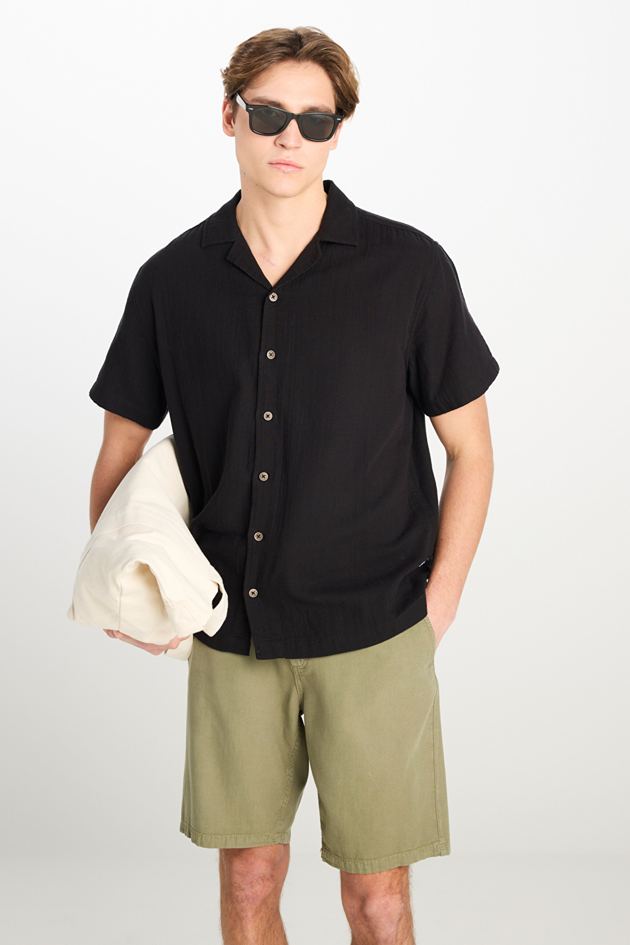 %100 Pamuk Relaxed Fit Geniş Kesim Siyah Müslin Gömlek - Black-L2510207001 (görsel 2)