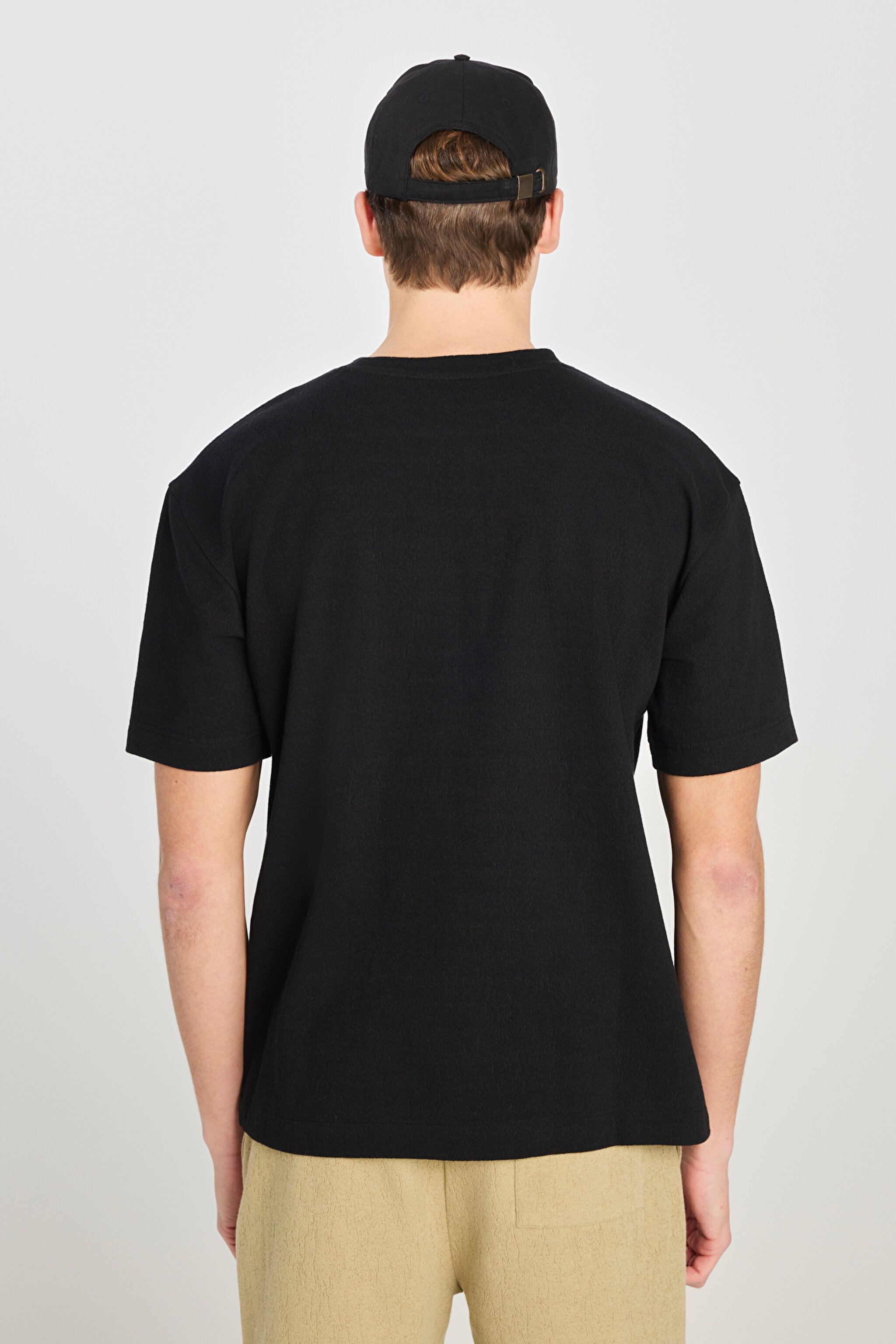 Relaxed Fit Geniş Kesim Bisiklet Yaka Pamuklu Siyah Tişört - Black-L2510271001 (görsel 5)