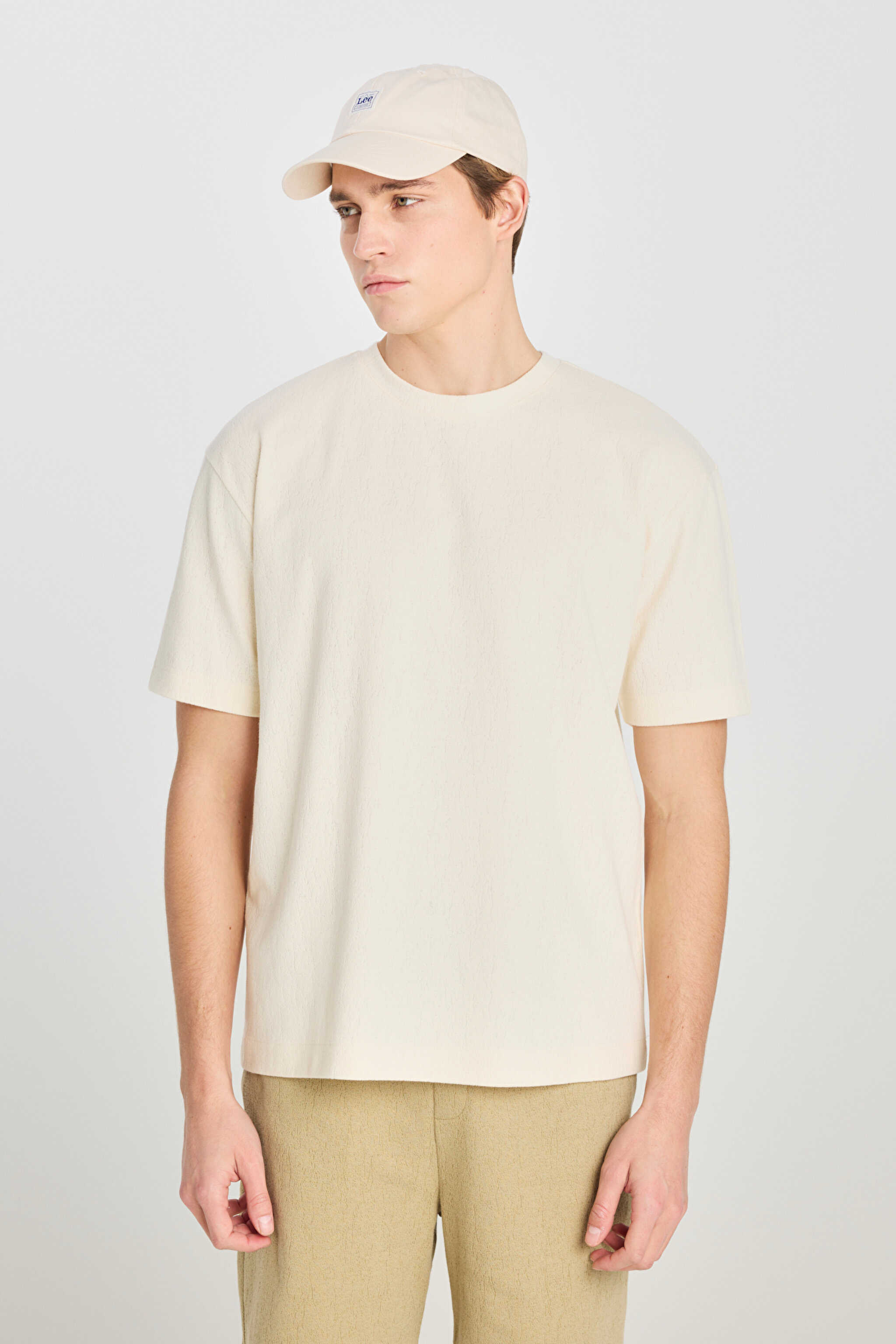 Relaxed Fit Geniş Kesim Bisiklet Yaka Pamuklu Kırık Beyaz Tişört - Off White-L2510271102 (görsel 2)