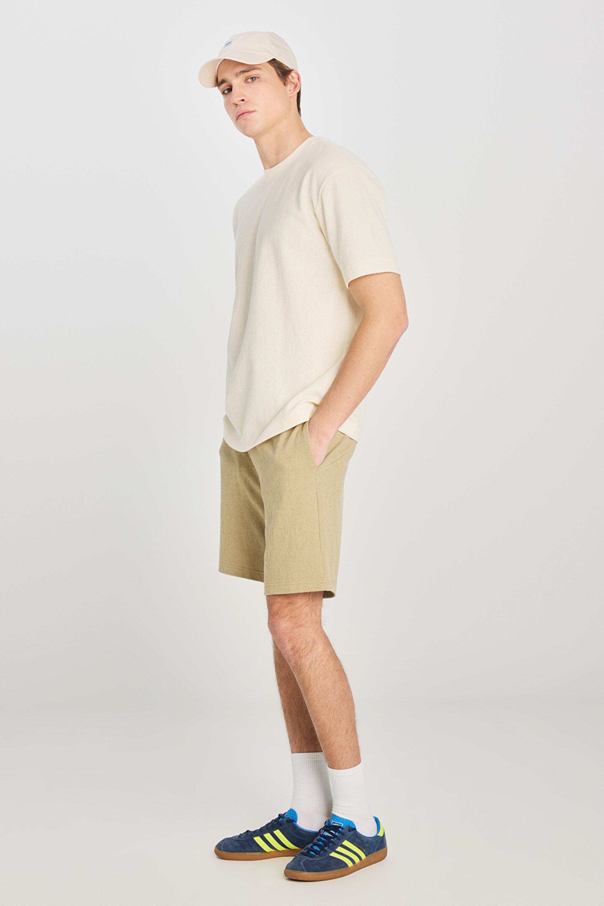 Relaxed Fit Geniş Kesim Bisiklet Yaka Pamuklu Kırık Beyaz Tişört - Off White-L2510271102 (görsel 3)