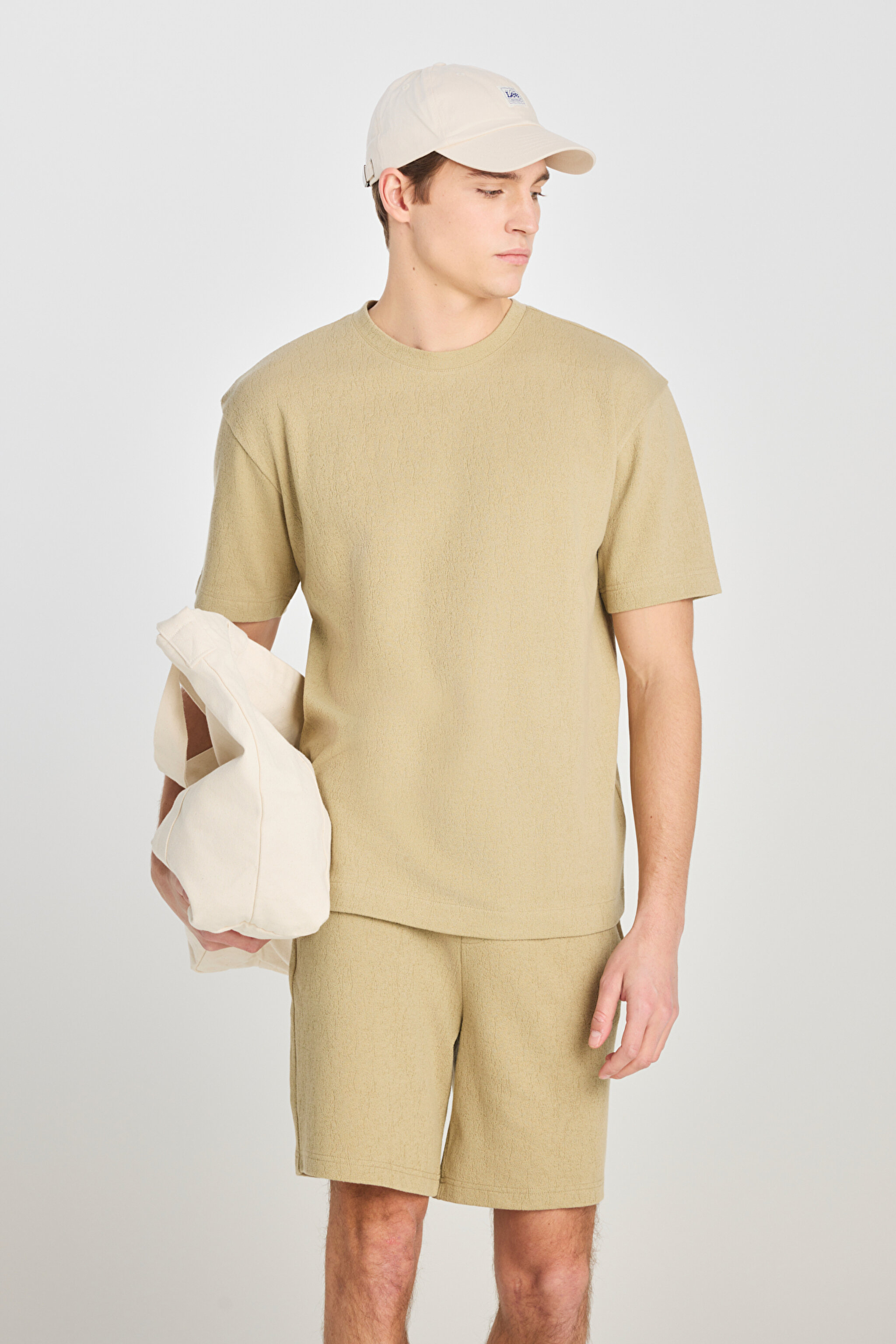 Relaxed Fit Geniş Kesim Bisiklet Yaka Pamuklu Açık Yeşil Tişört - Light Green-L2510271299 (görsel 2)