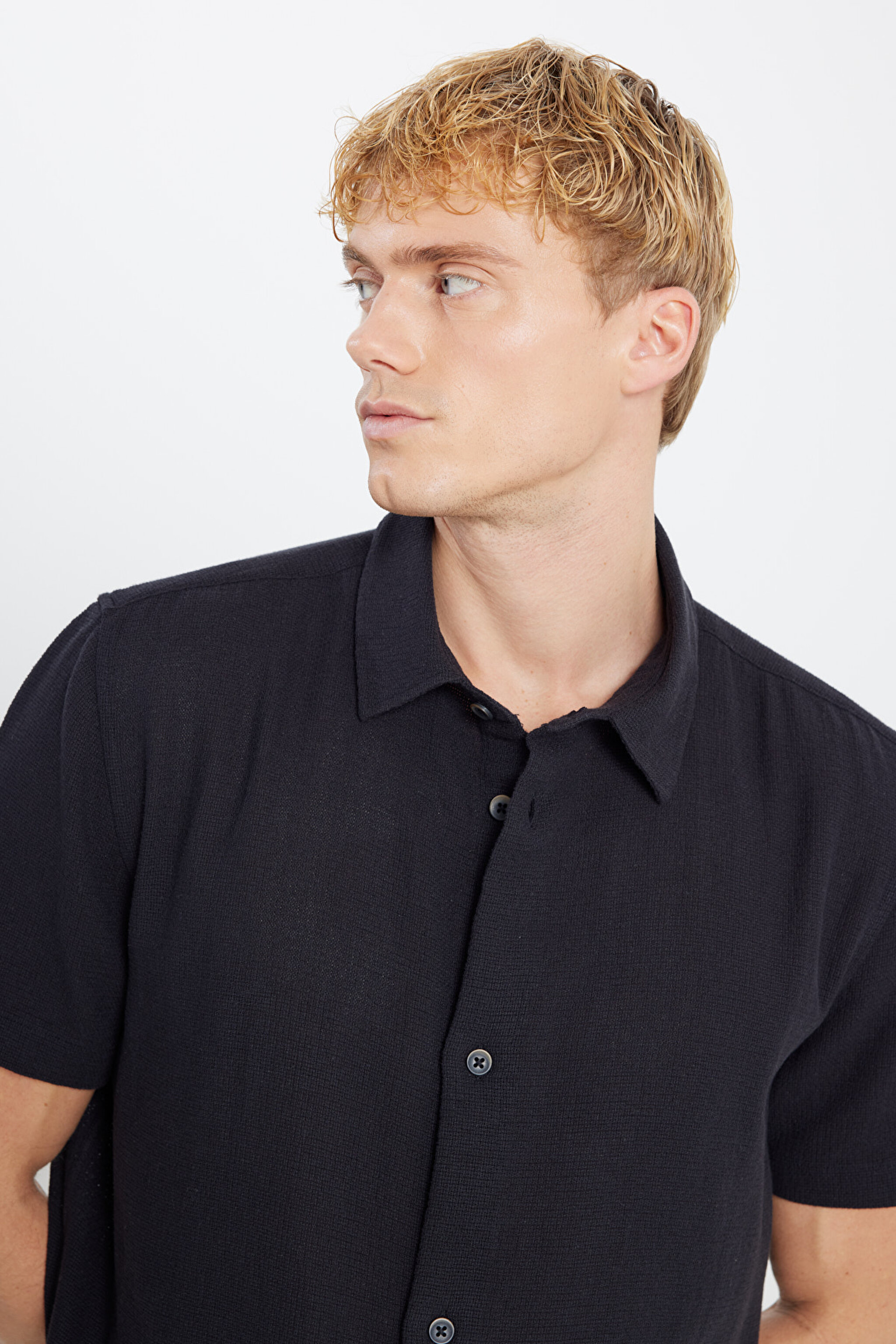 %100 Pamuk Relaxed Fit Geniş Kesim Kısa Kollu Siyah Gömlek - Black-L2510286001 (görsel 4)