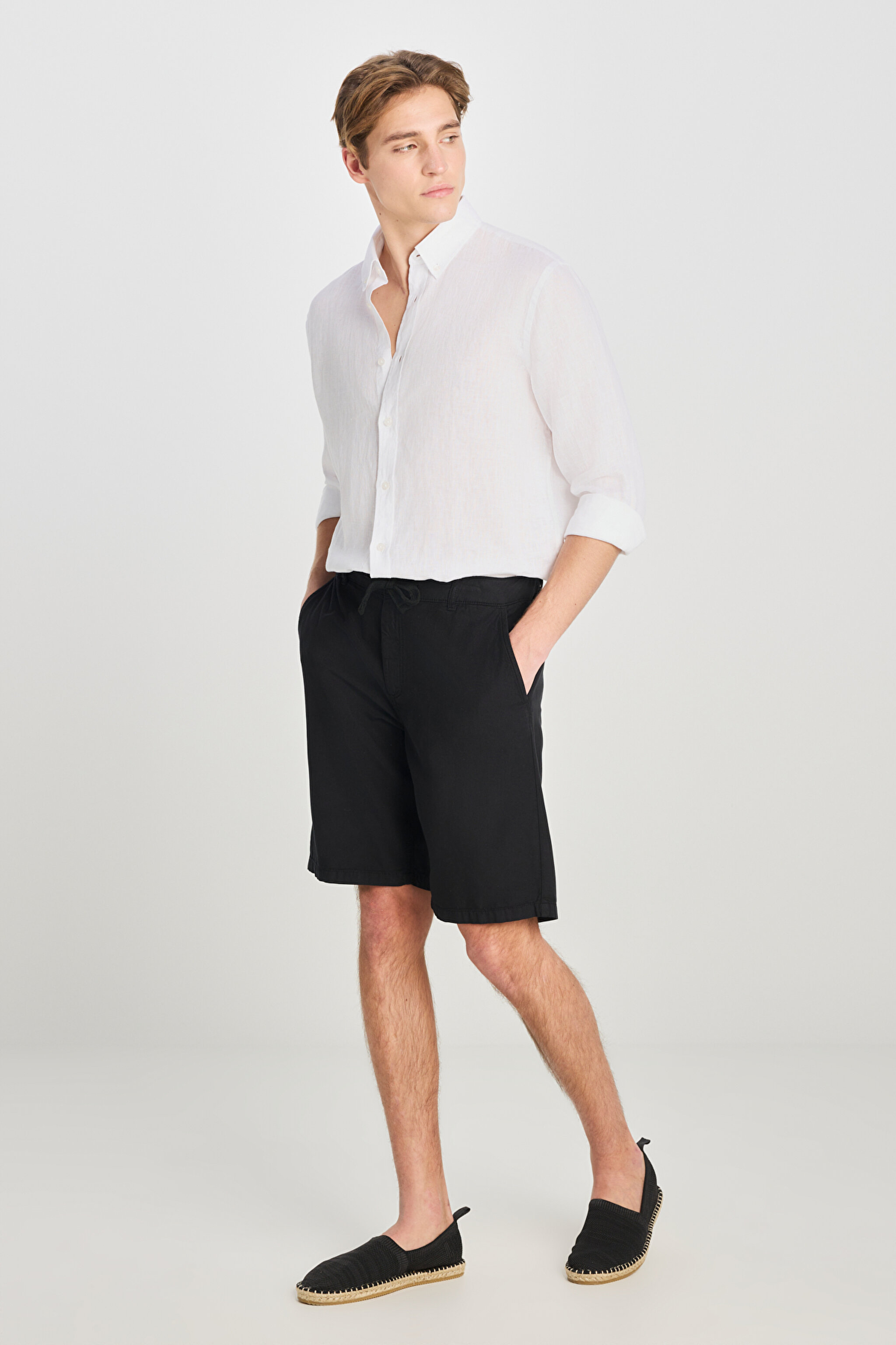 Relaxed Fit Geniş Kesim Lastik Bel Detaylı Esnek Siyah Chino Şort - Black-L2510293001