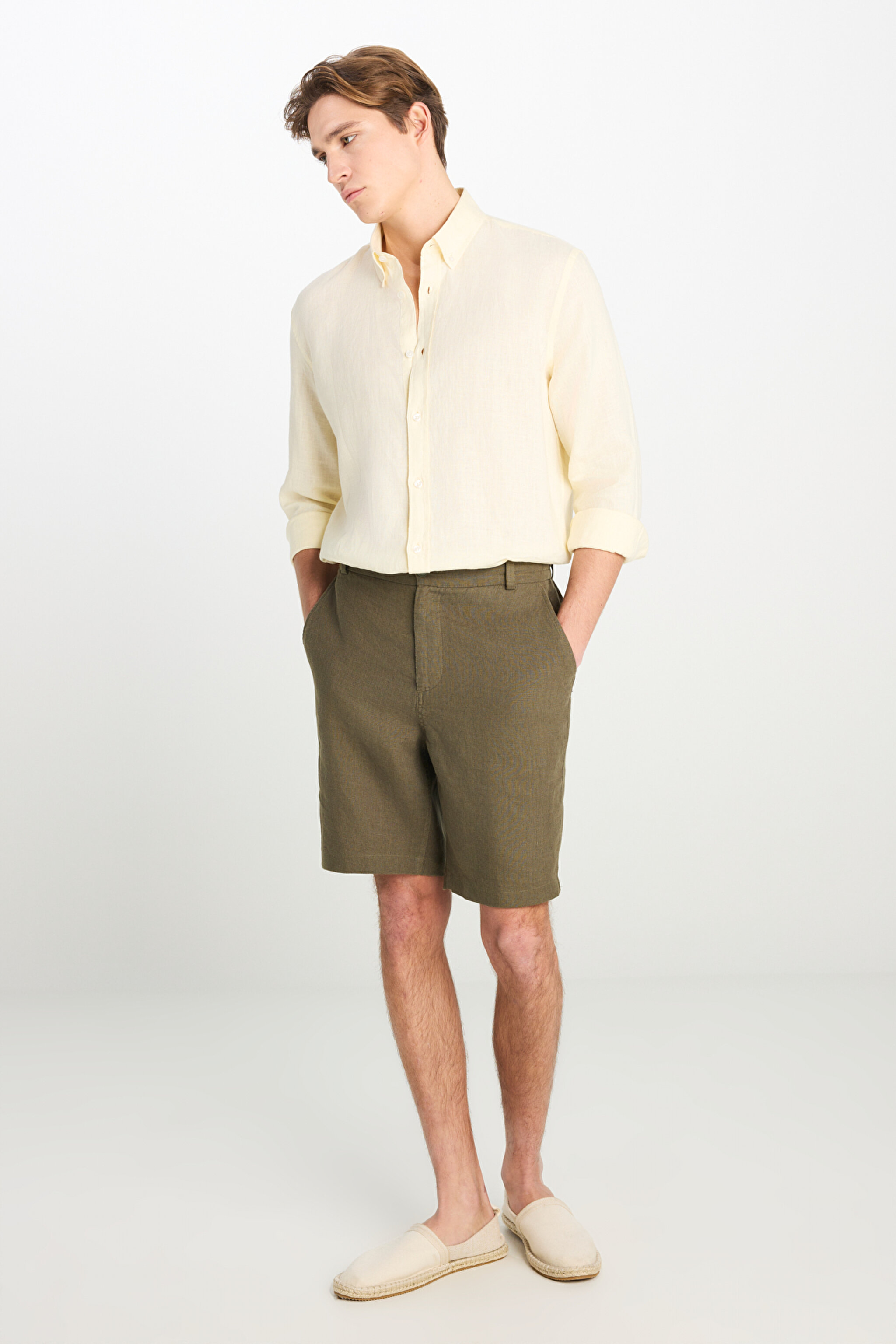 %100 Keten Regular Fit Normal Kesim Lastik Bel Detaylı Haki Şort - Khaki-L2510300801 (görsel 2)