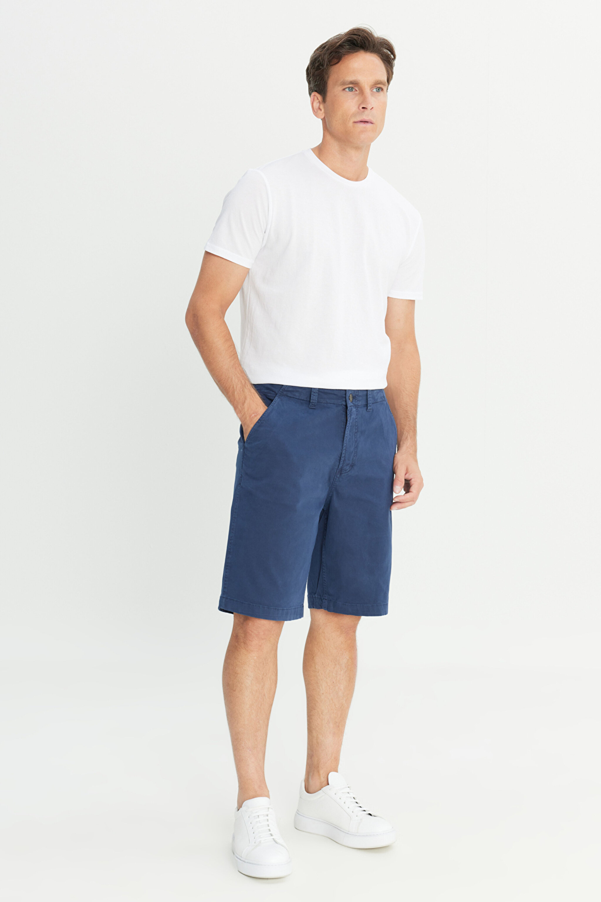 Regular Fit Normal Kesim Lastik Bel Detaylı Lacivert Pamuklu Esnek Chino Şort