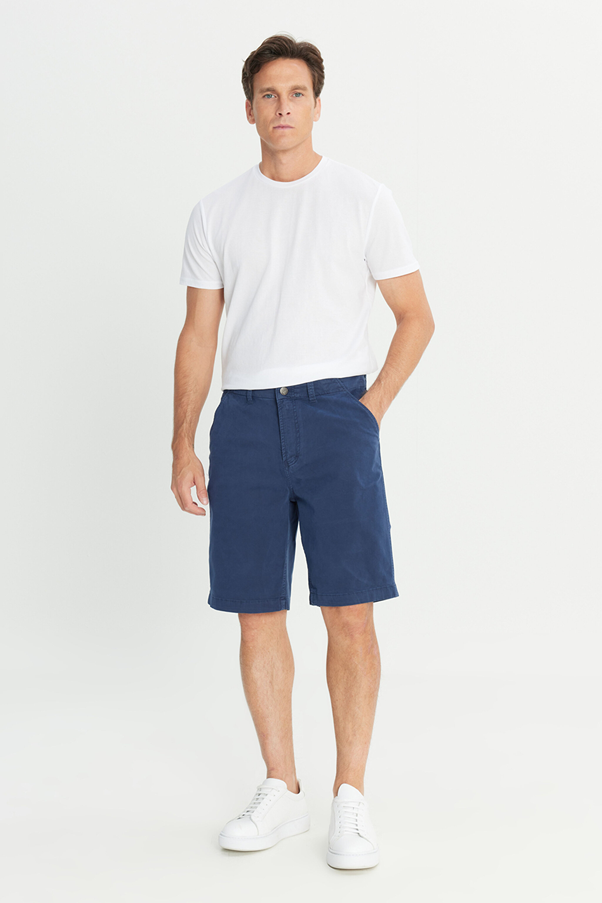 Regular Fit Normal Kesim Lastik Bel Detaylı Lacivert Pamuklu Esnek Chino Şort - Deep Navy-L2510538518 (görsel 2)