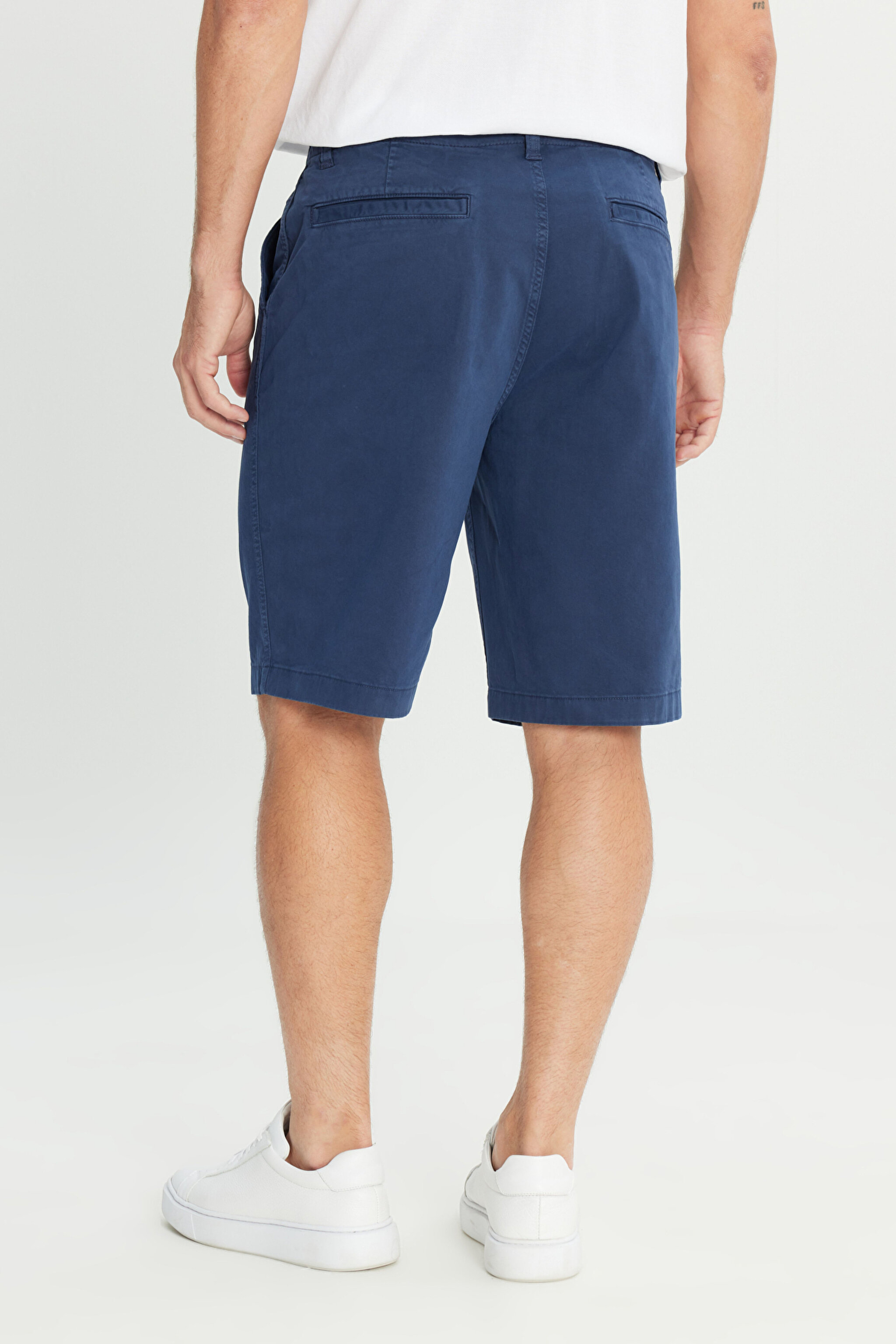 Regular Fit Normal Kesim Lastik Bel Detaylı Lacivert Pamuklu Esnek Chino Şort - Deep Navy-L2510538518 (görsel 4)