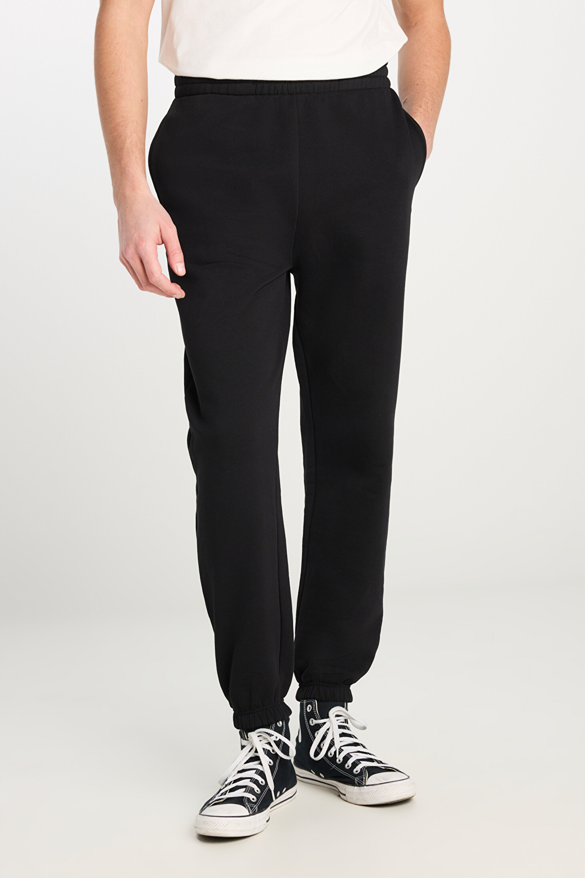 %100 Pamuk Regular Fit Normal Kesim Ribanalı Paça Siyah Jogger Pantolon - Black-L2510567001 (görsel 4)