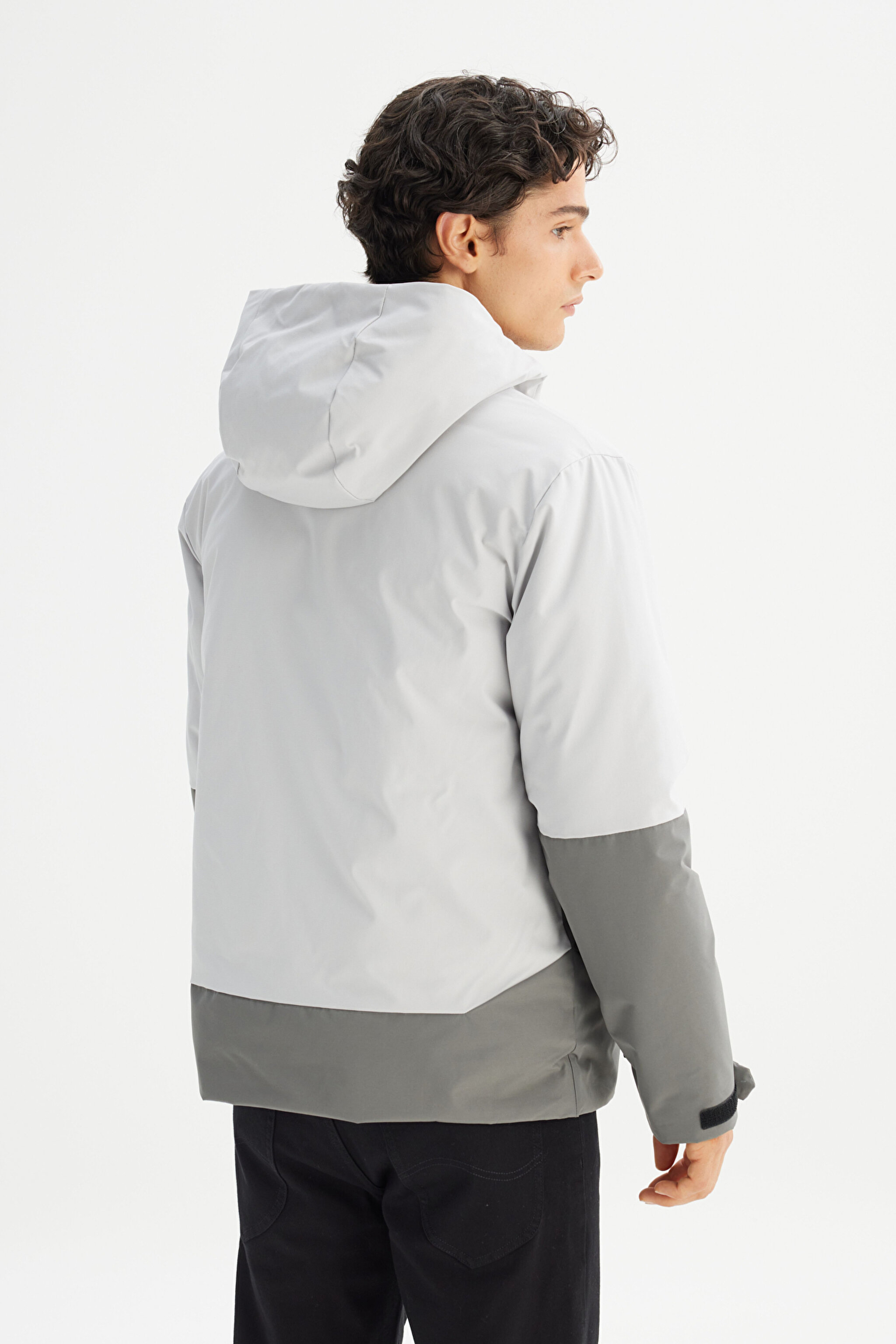 Relaxed Fit Rahat Kesim Kapüşonlu Cepli Şişme Puffer Mont - Anthracite-L2520257003 (görsel 6)