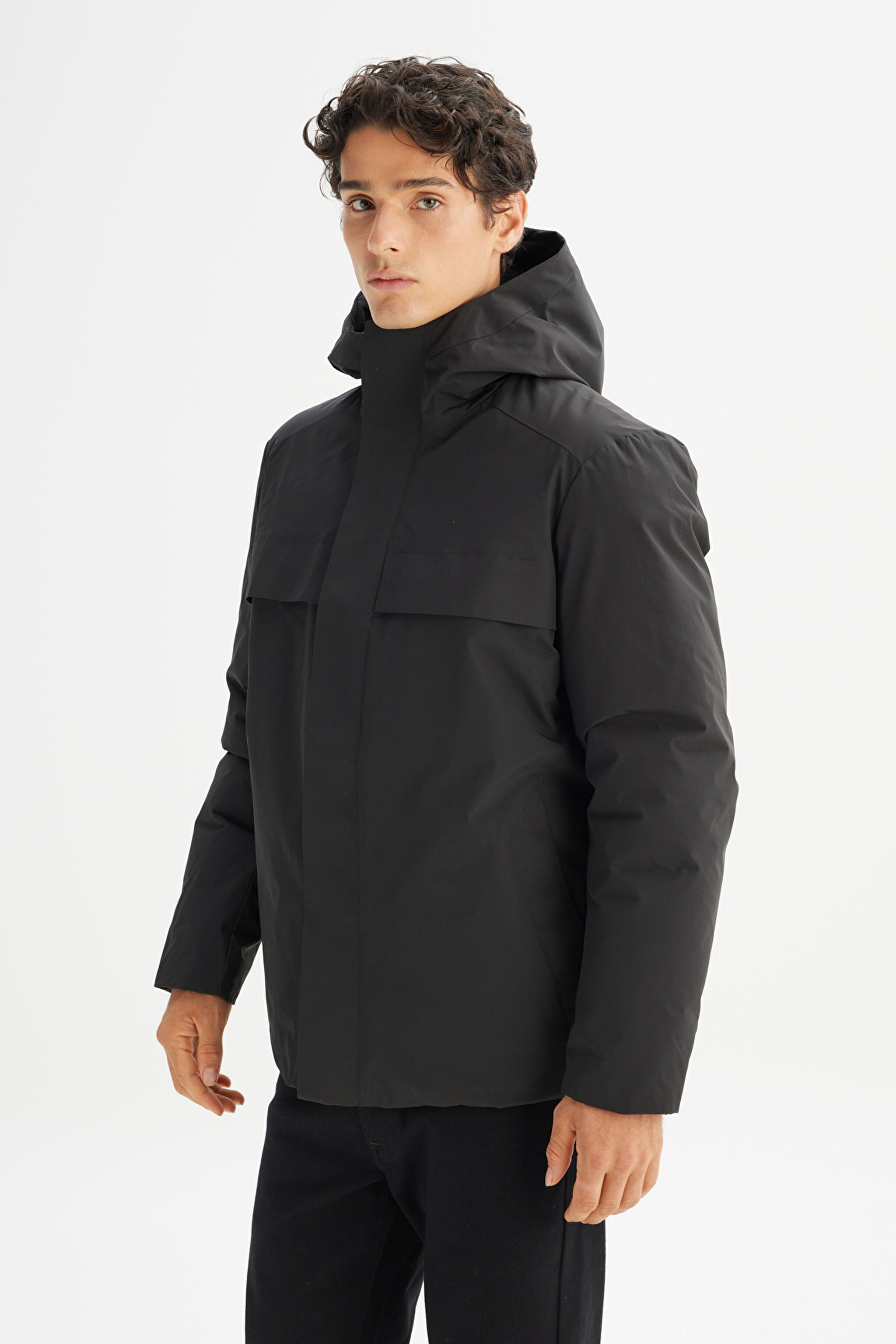 Relaxed Fit Rahat Kesim Kapüşonlu Cepli Şişme Mont - Black-L2520258001 (görsel 3)