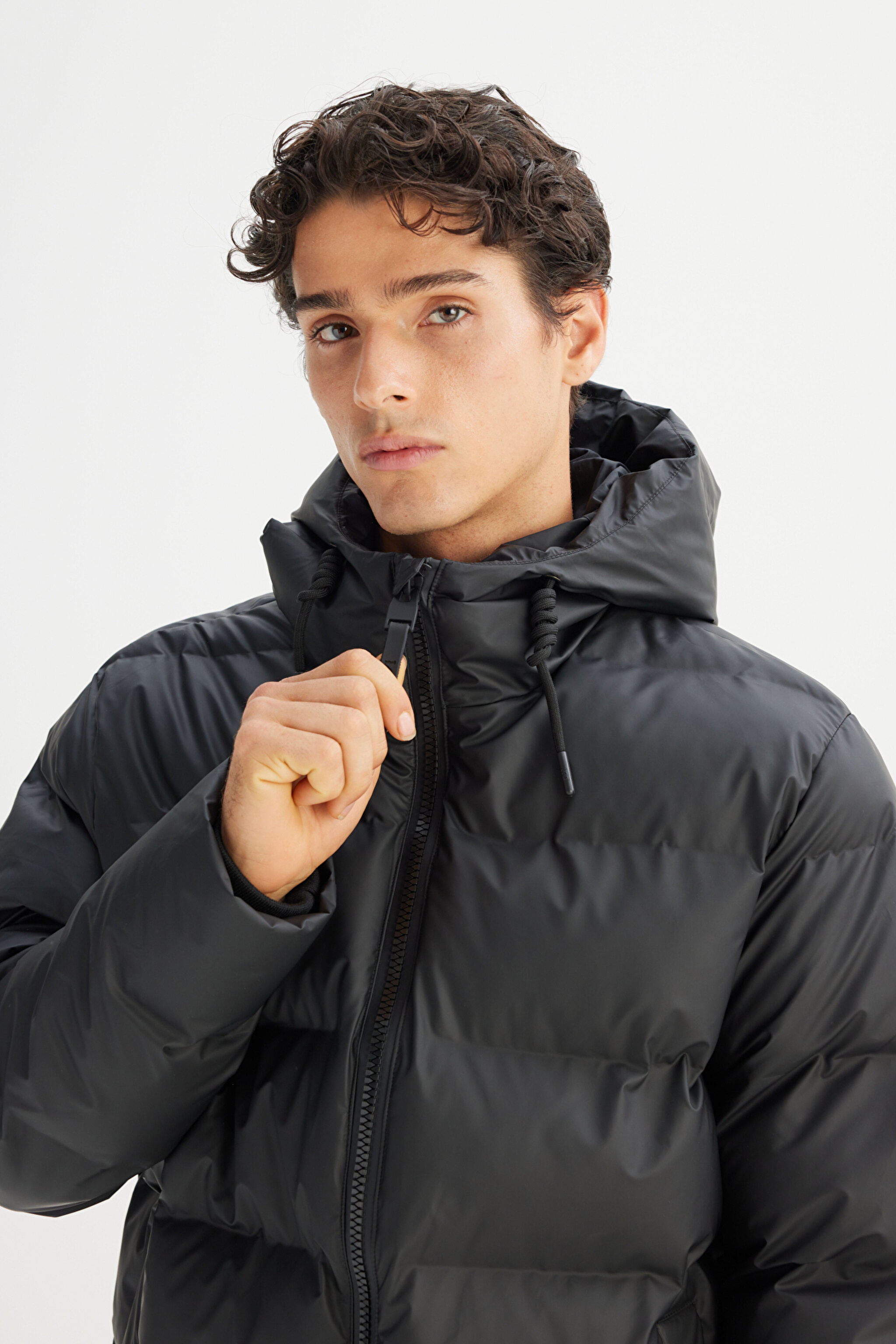 Regular Fit Normal Kesim Kapüşonlu Cepli Şişme Puffer Mont - Black-L2520263001 (görsel 4)