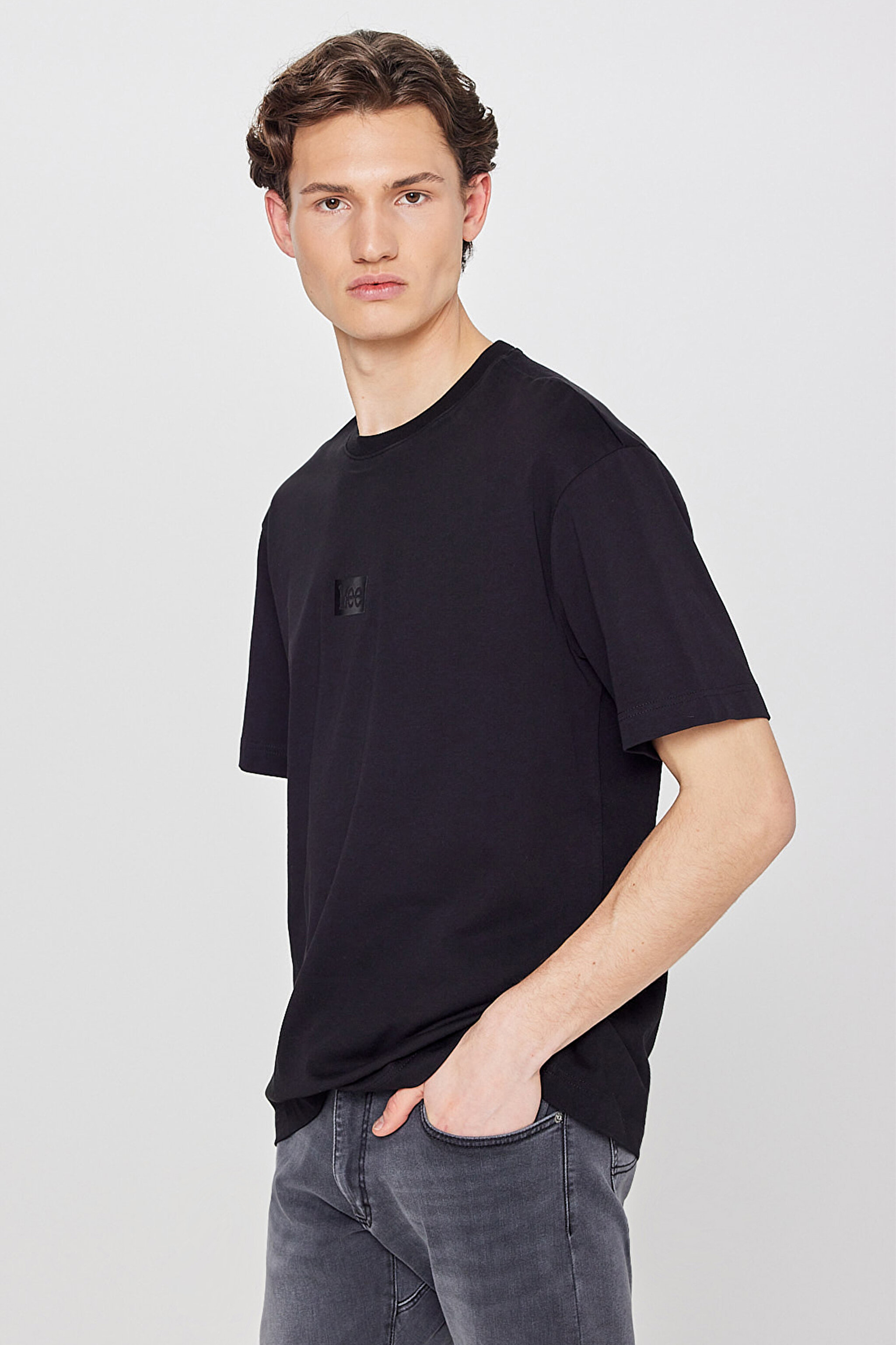%100 Pamuk Nefes Alabilir Kumaş Loose Fit Rahat Kesim Logo Detaylı Tişört - Black-L2520302001 (görsel 2)