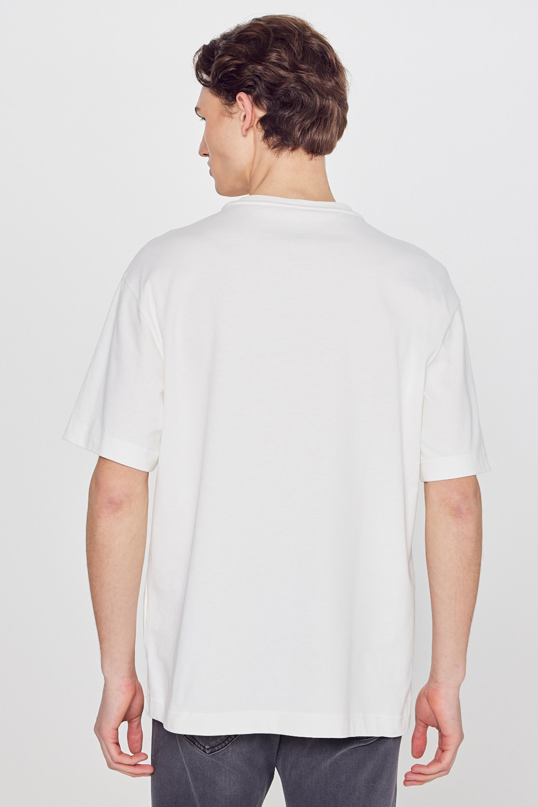 %100 Pamuk Nefes Alan Kumaş Loose Fit Rahat Kesim Logo Detaylı Tişört - Off White-L2520302102 (görsel 5)
