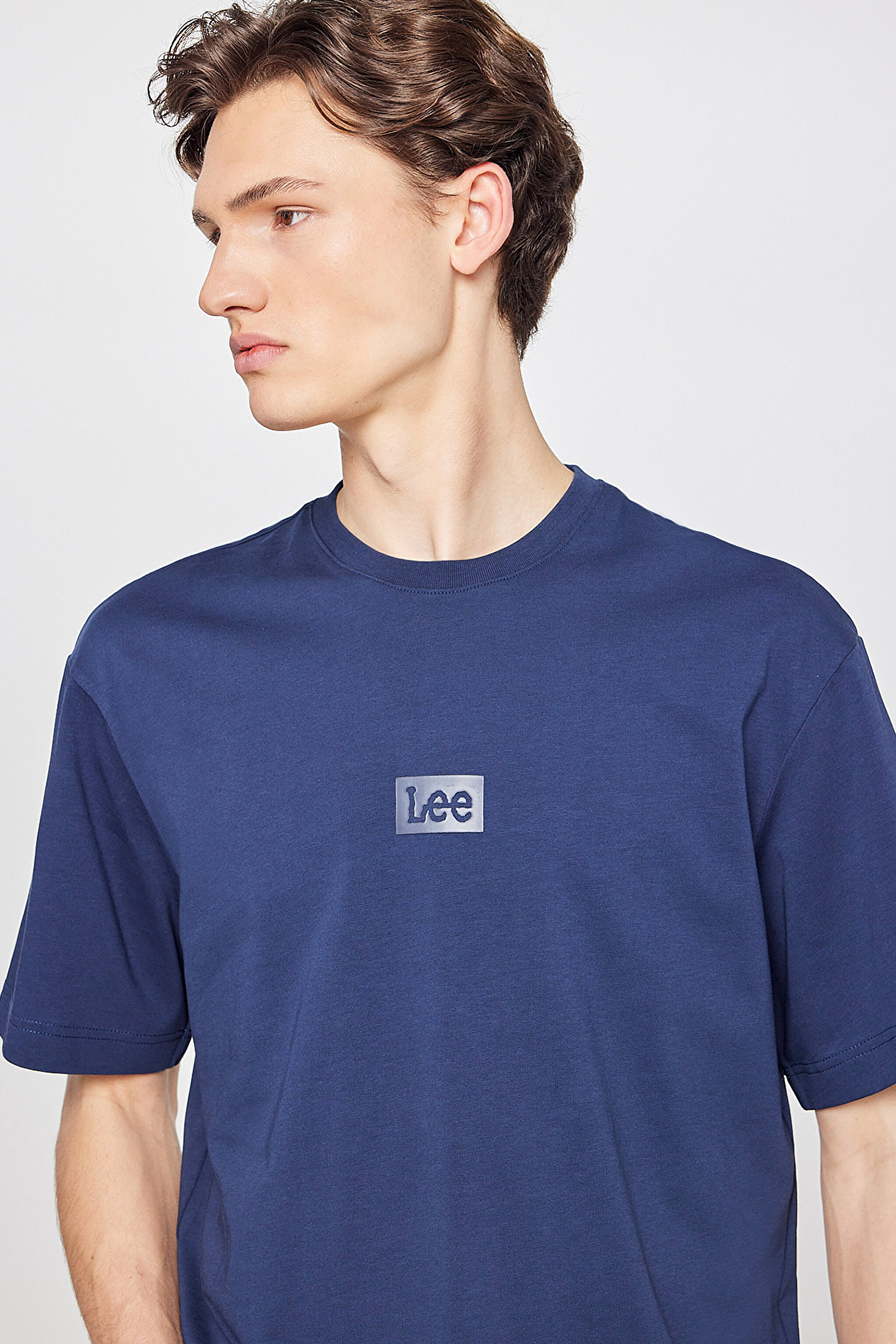 %100 Pamuk Nefes Alan Kumaş Loose Fit Rahat Kesim Logo Detaylı Tişört - Navy-L2520302410 (görsel 4)