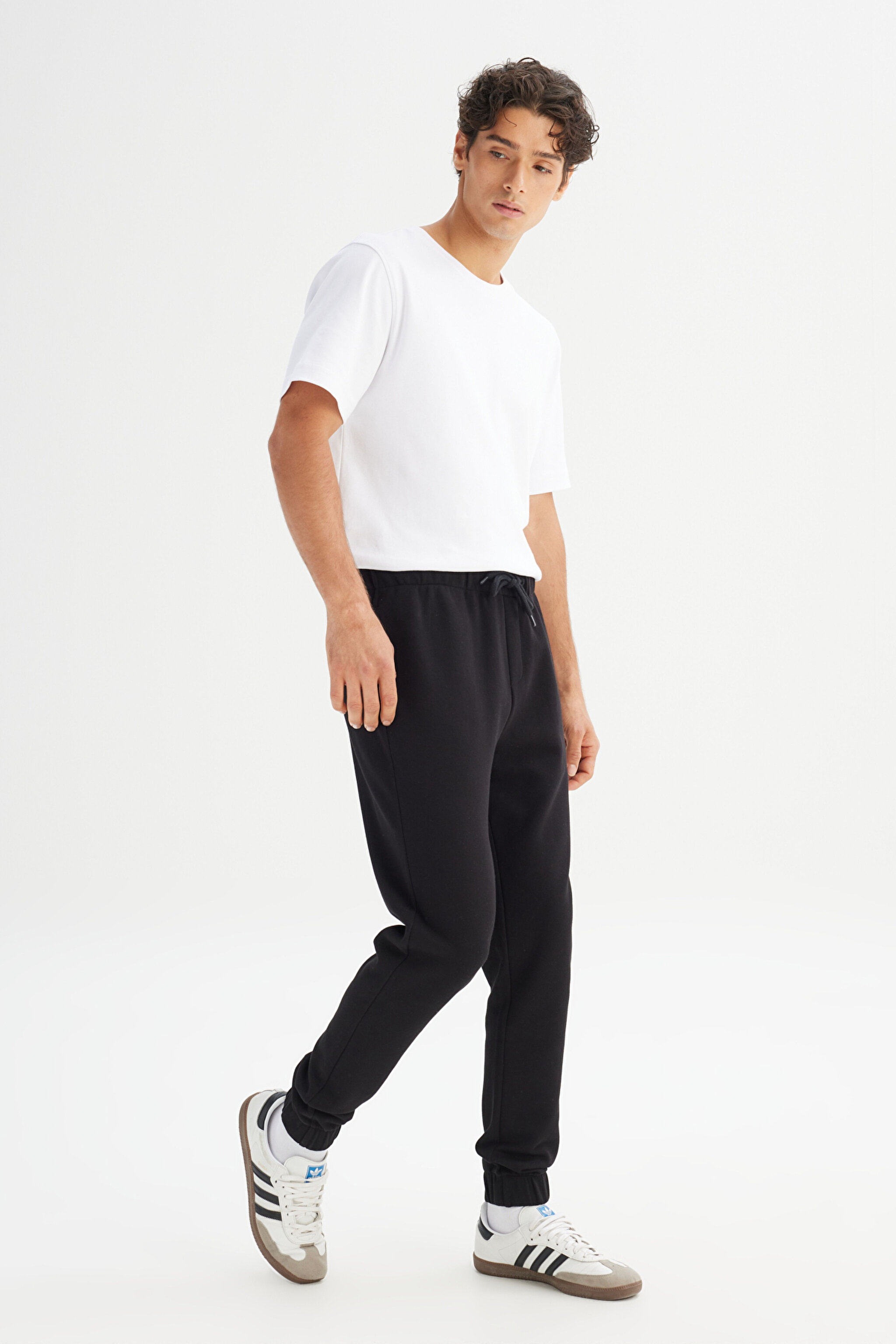 Regular Fit Normal Kesim Ribanalı Paça Siyah Sweatpant Eşofman Altı - Black-L2520371001 (görsel 3)