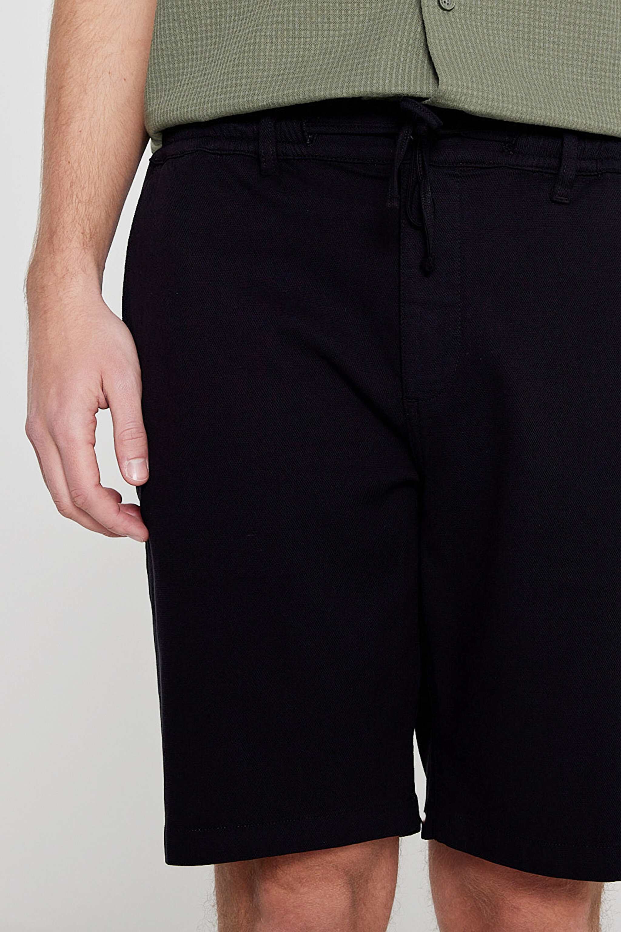 Yumuşak Dokulu Relaxed Fit Rahat Kesim Cepli Şort - Black-L2610080001 (görsel 5)
