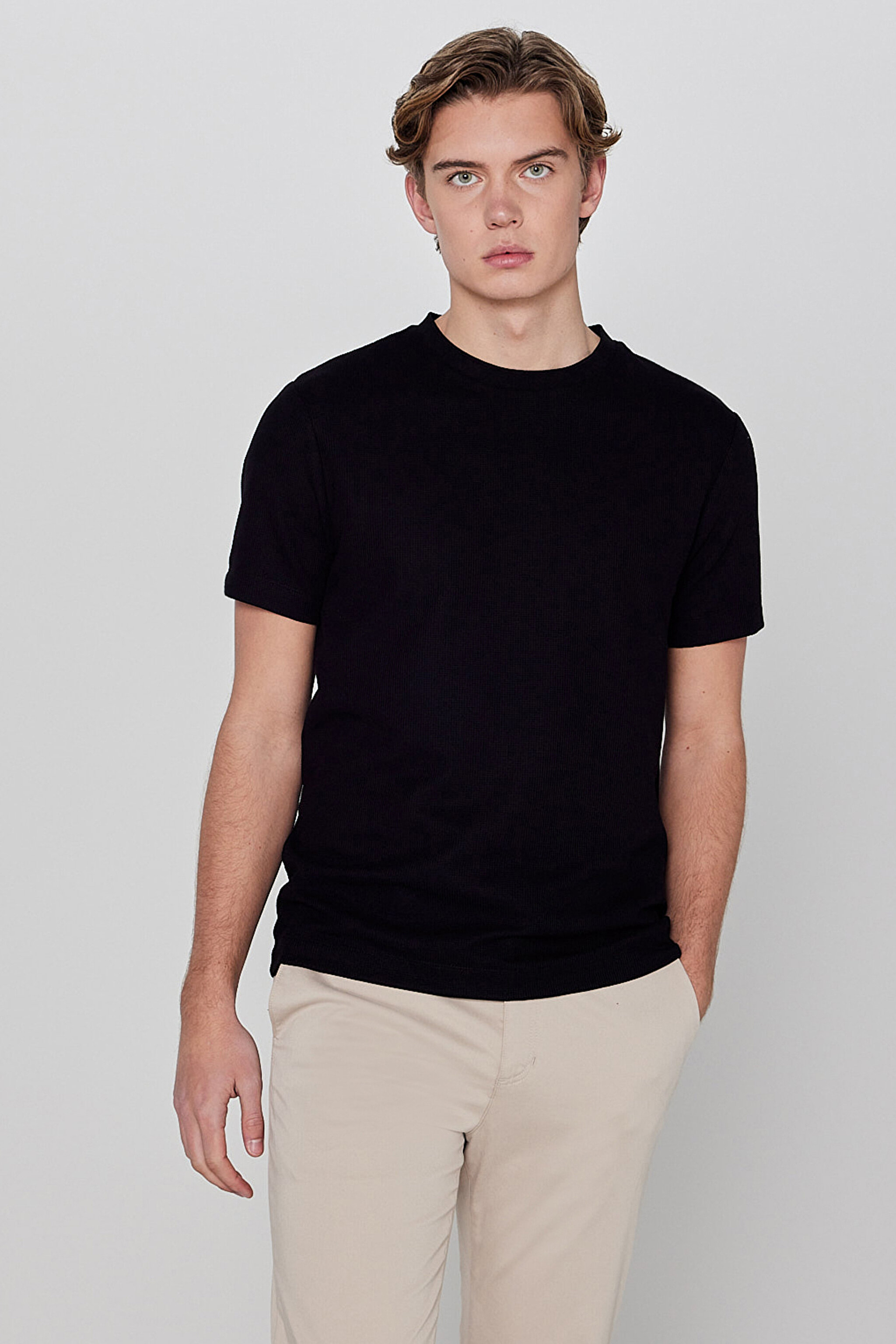 Yumuşak Dokulu Regular Fit Normal Kesim Bisiklet Yaka Basic Tişört - Black-L2610123001 (görsel 2)