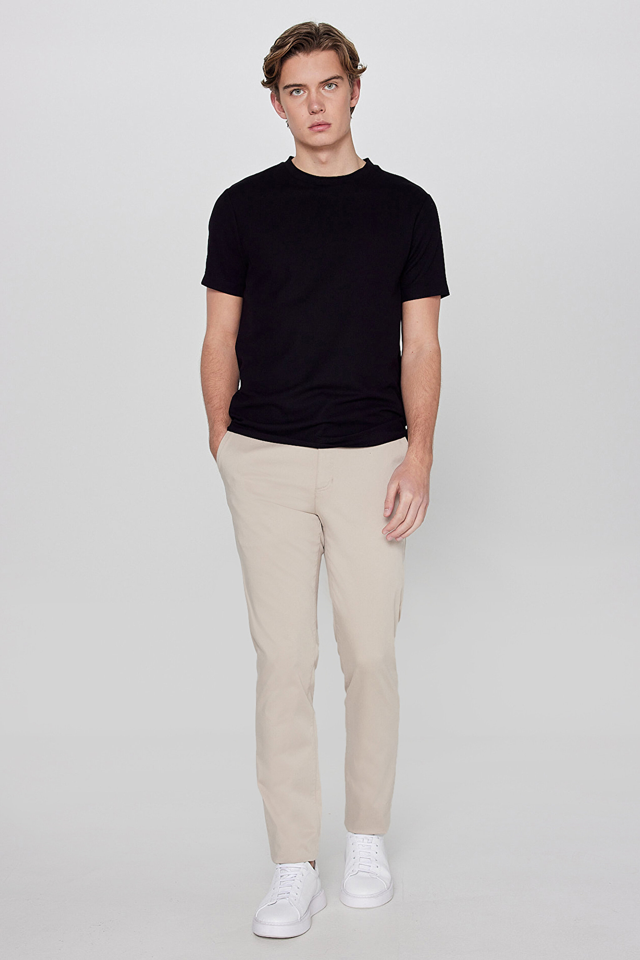 Yumuşak Dokulu Regular Fit Normal Kesim Bisiklet Yaka Basic Tişört - Black-L2610123001 (görsel 3)