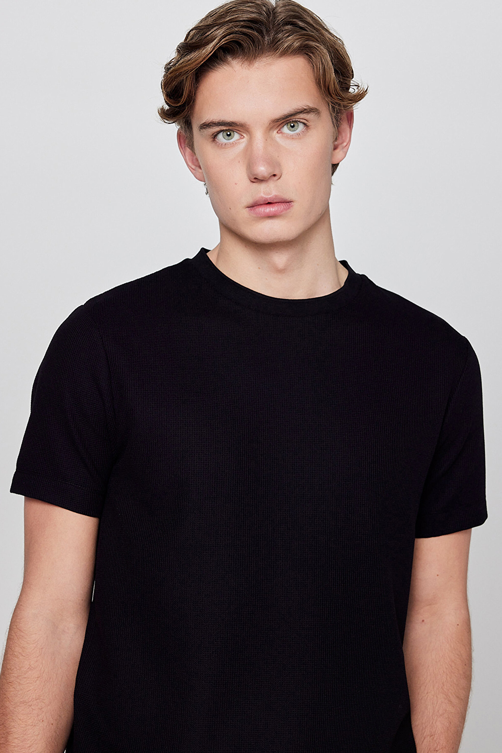 Yumuşak Dokulu Regular Fit Normal Kesim Bisiklet Yaka Basic Tişört - Black-L2610123001 (görsel 4)