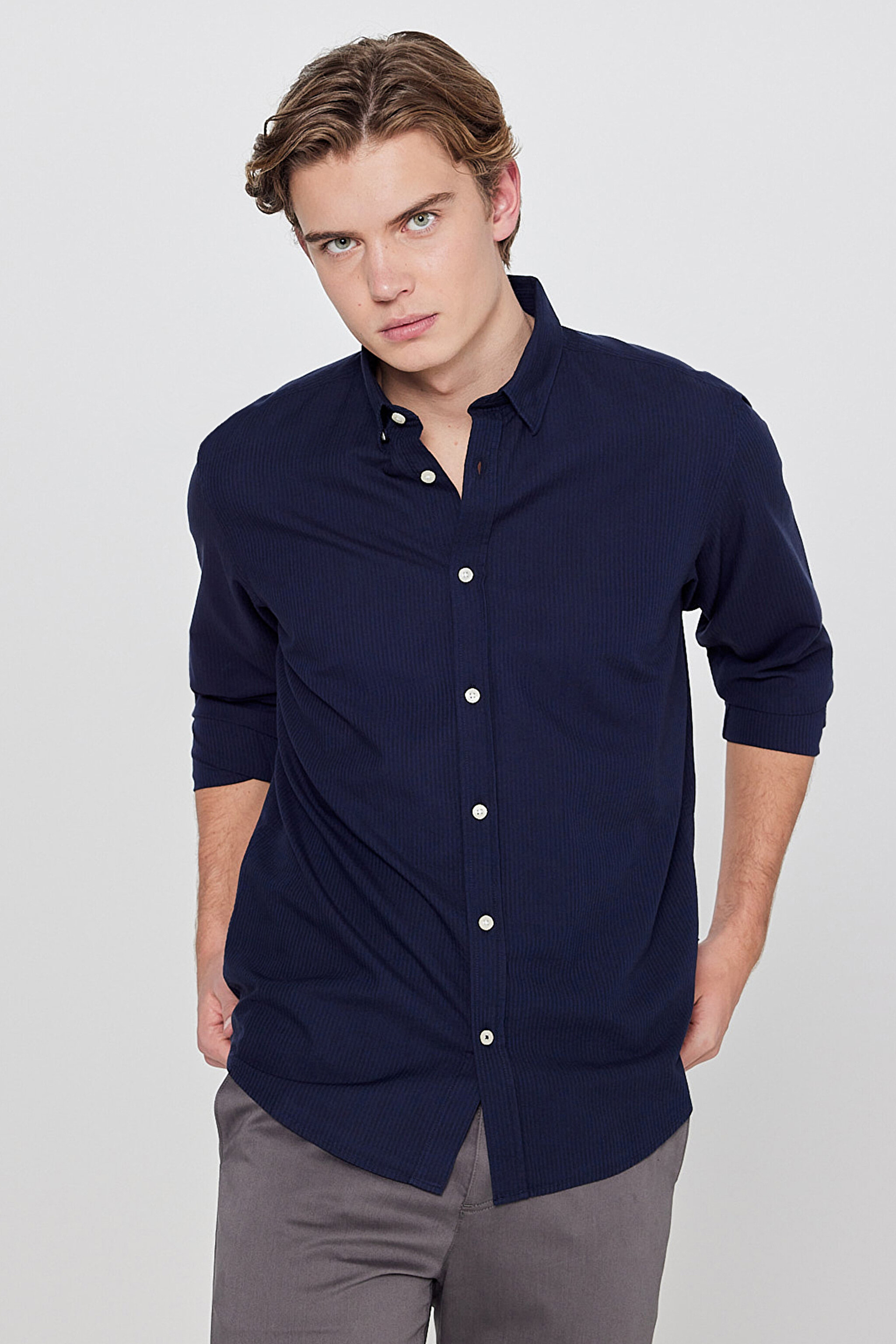 Pamuklu Yumuşak Dokulu Regular Fit Normal Kesim Çizgili Gömlek - Navy-L2610158410 (görsel 2)