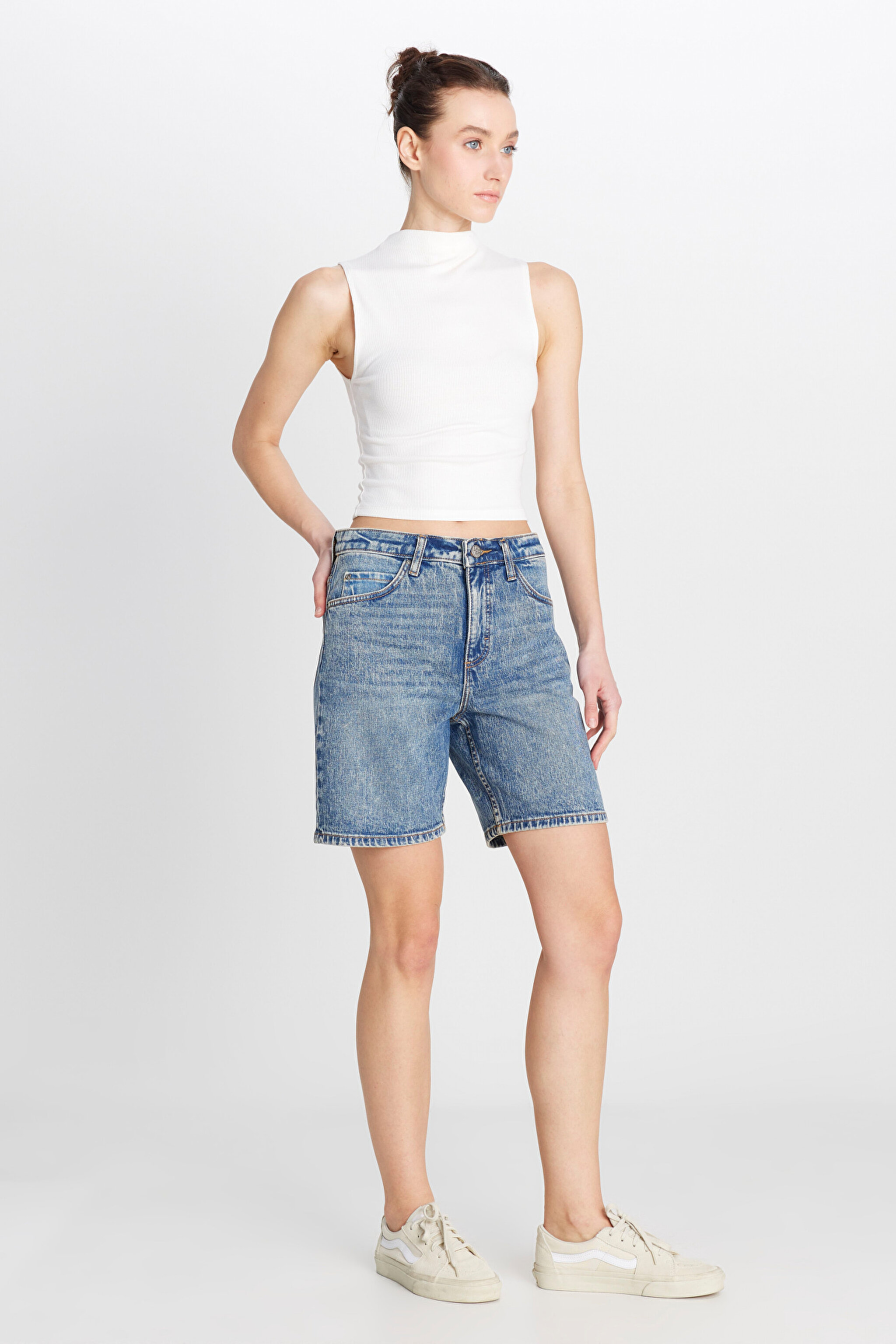 Slim Fit Dar Kesim Normal Bel Mavi Bermuda Jean Kot Şort - Collapsing Wave-L35O205107F92 (görsel 2)