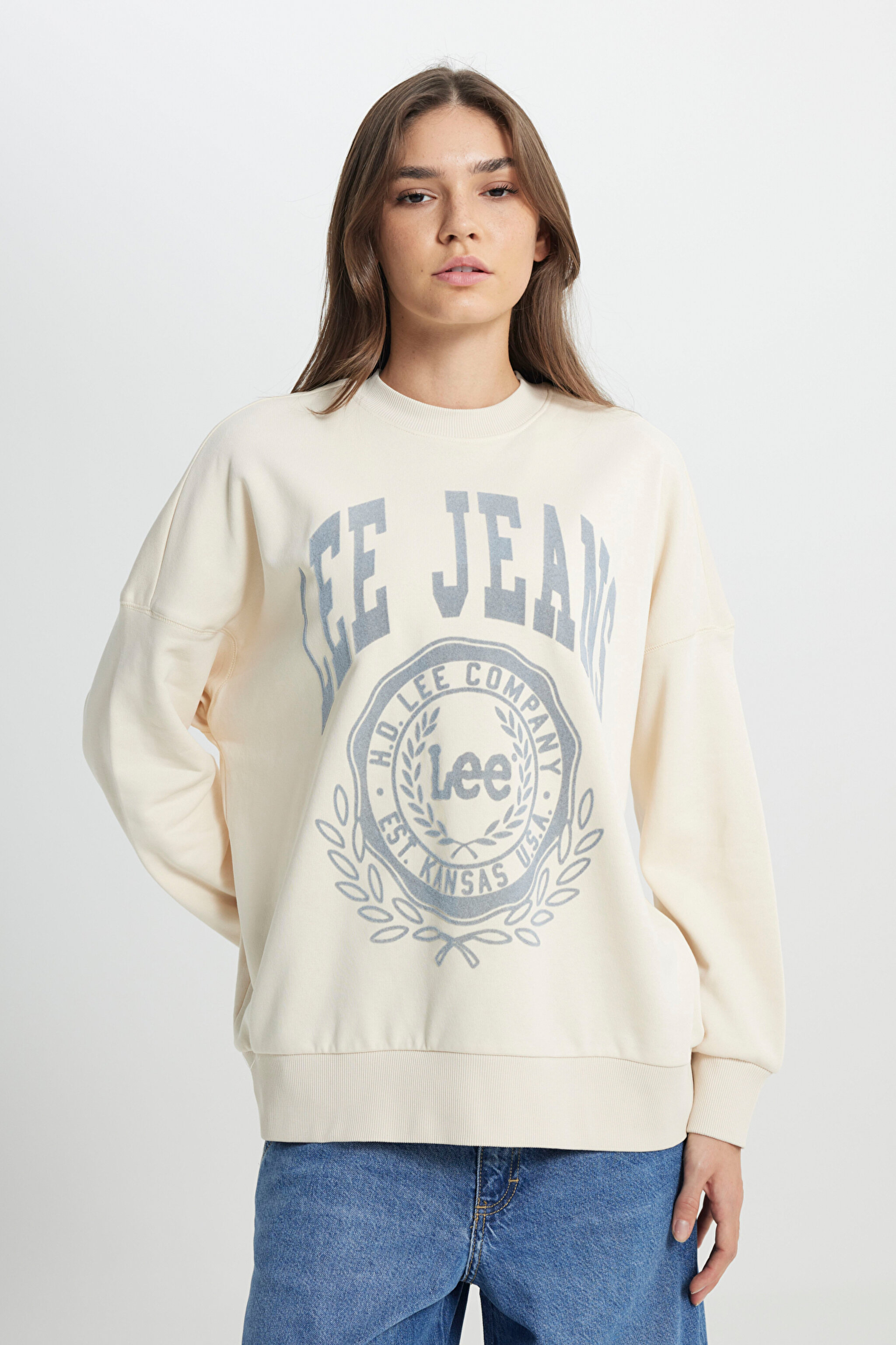 Loose Fit Rahat Kesim Bisiklet Yaka Şardonlu Ekru Sweatshirt - Ecru-L36ILJDN (görsel 2)