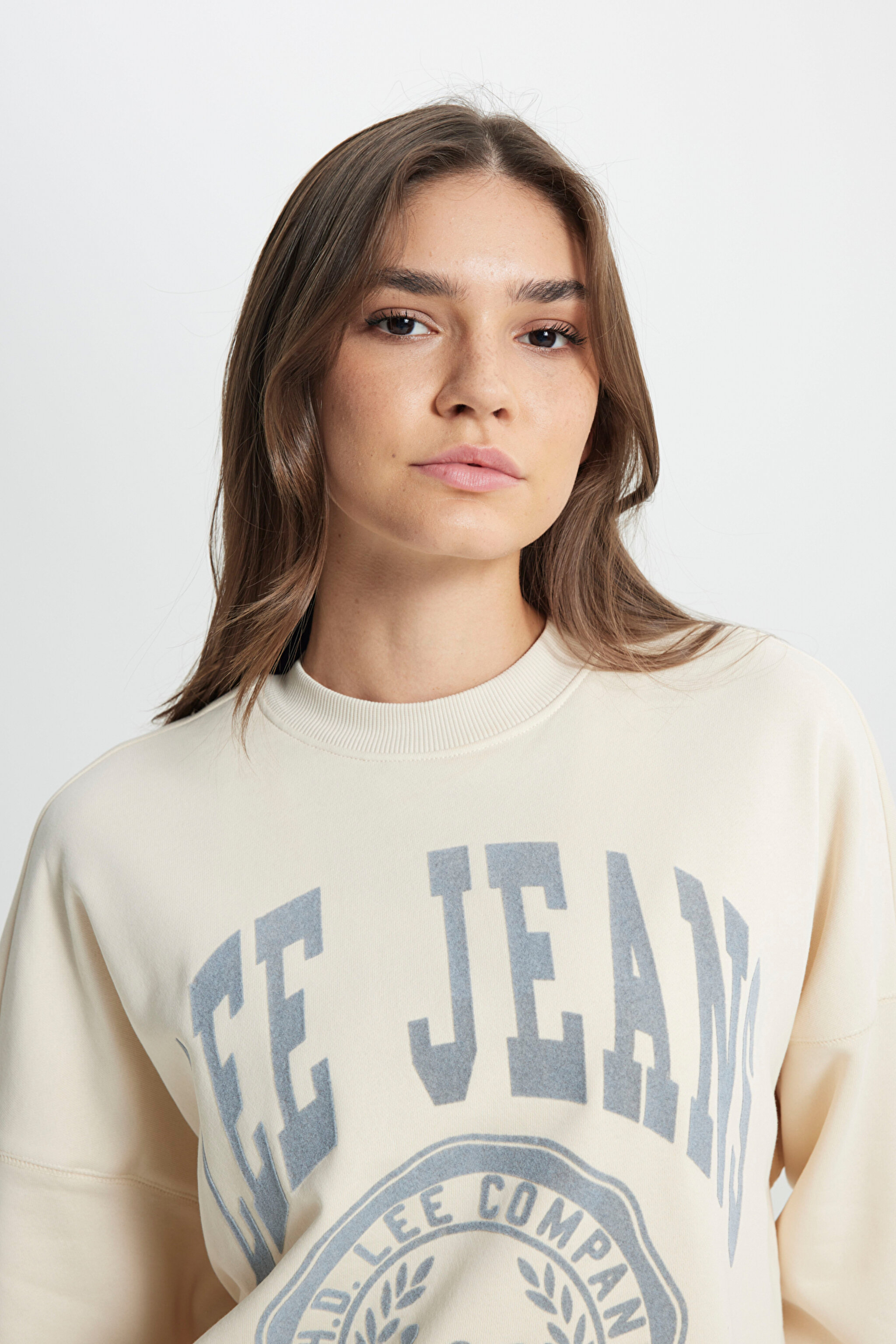 Loose Fit Rahat Kesim Bisiklet Yaka Şardonlu Ekru Sweatshirt - Ecru-L36ILJDN (görsel 5)
