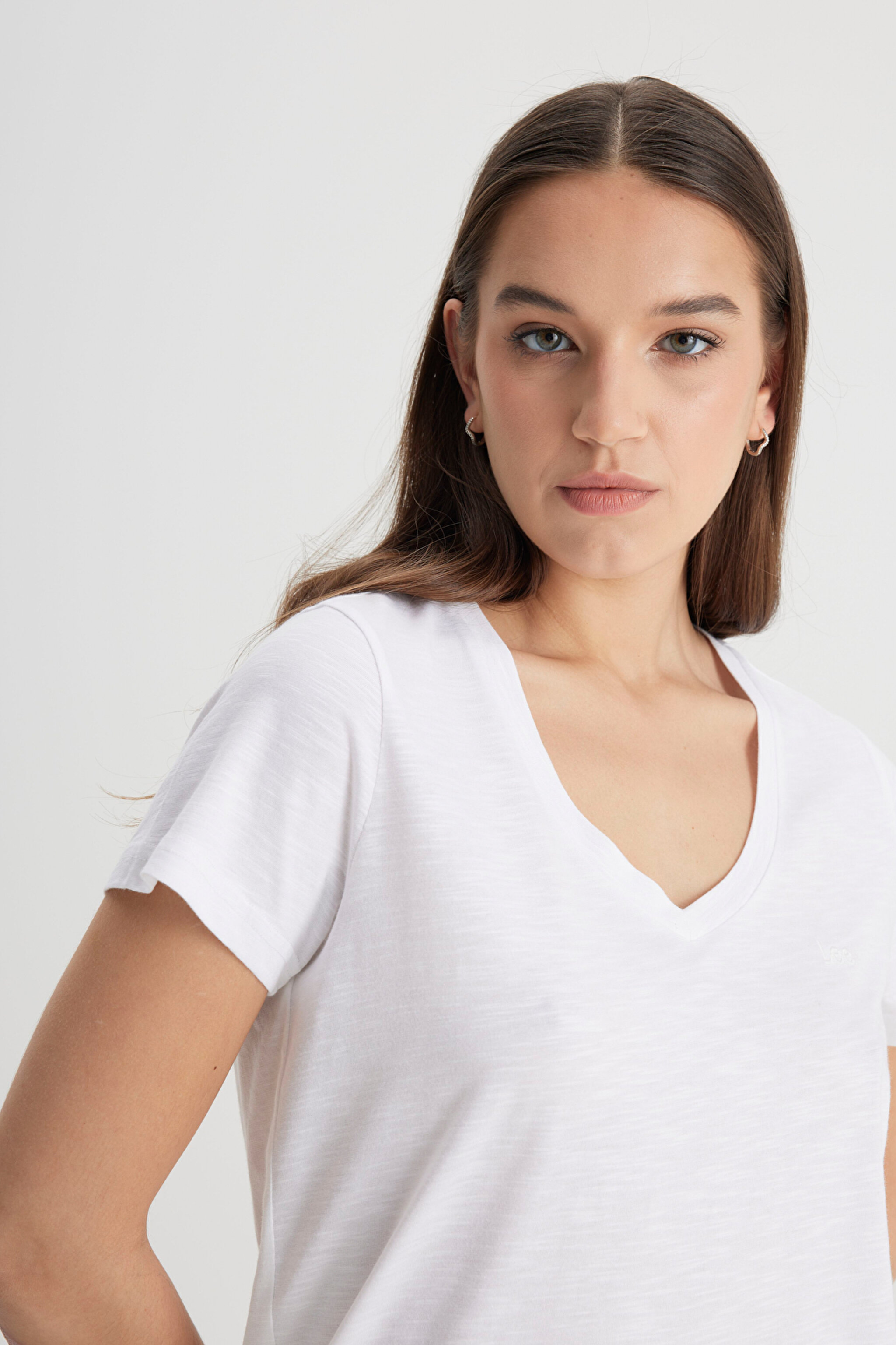 Regular Fit Rahat Kesim V Yaka Tişört - Bright White-L41JENLJ (görsel 4)