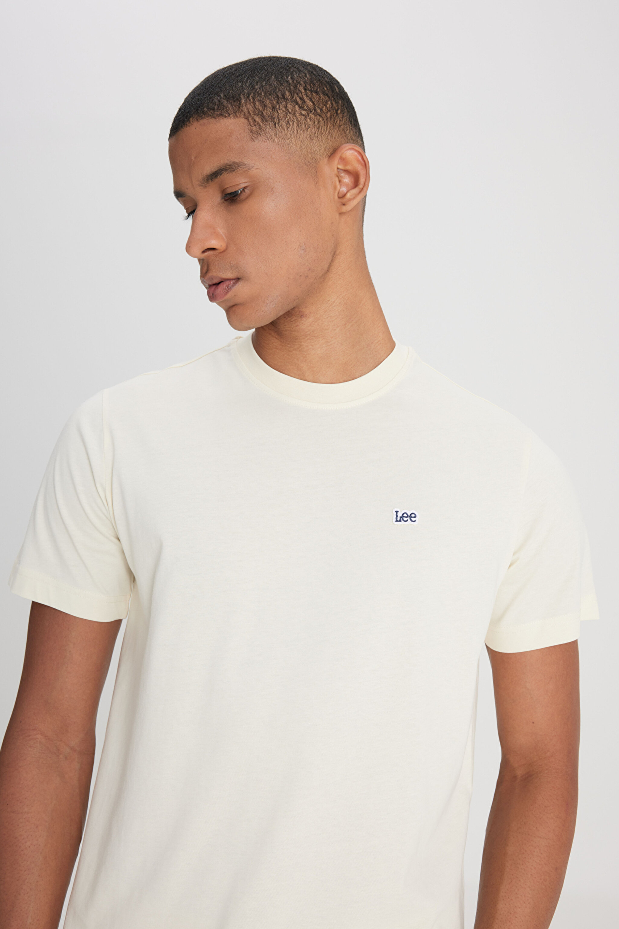 Regular Fit Rahat Kesim %100 Pamuk Bisiklet Yaka Logolu Crew Neck Tişört - Off White-L60UFQ102 (görsel 5)