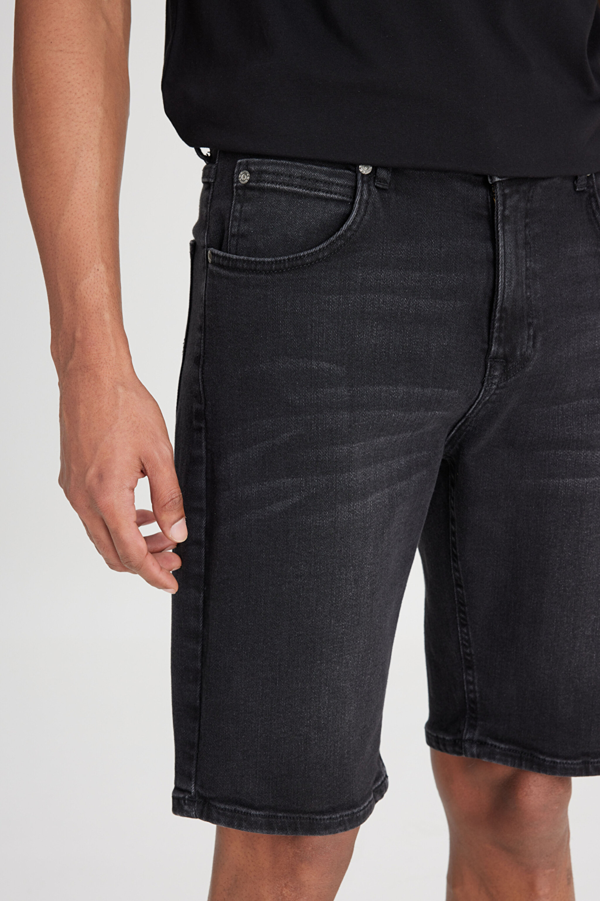 Regular Fit Normal Kesim Normal Bel Siyah Esnek Jean Kot Şort - Black Worn in-L73MKPC48 (görsel 6)
