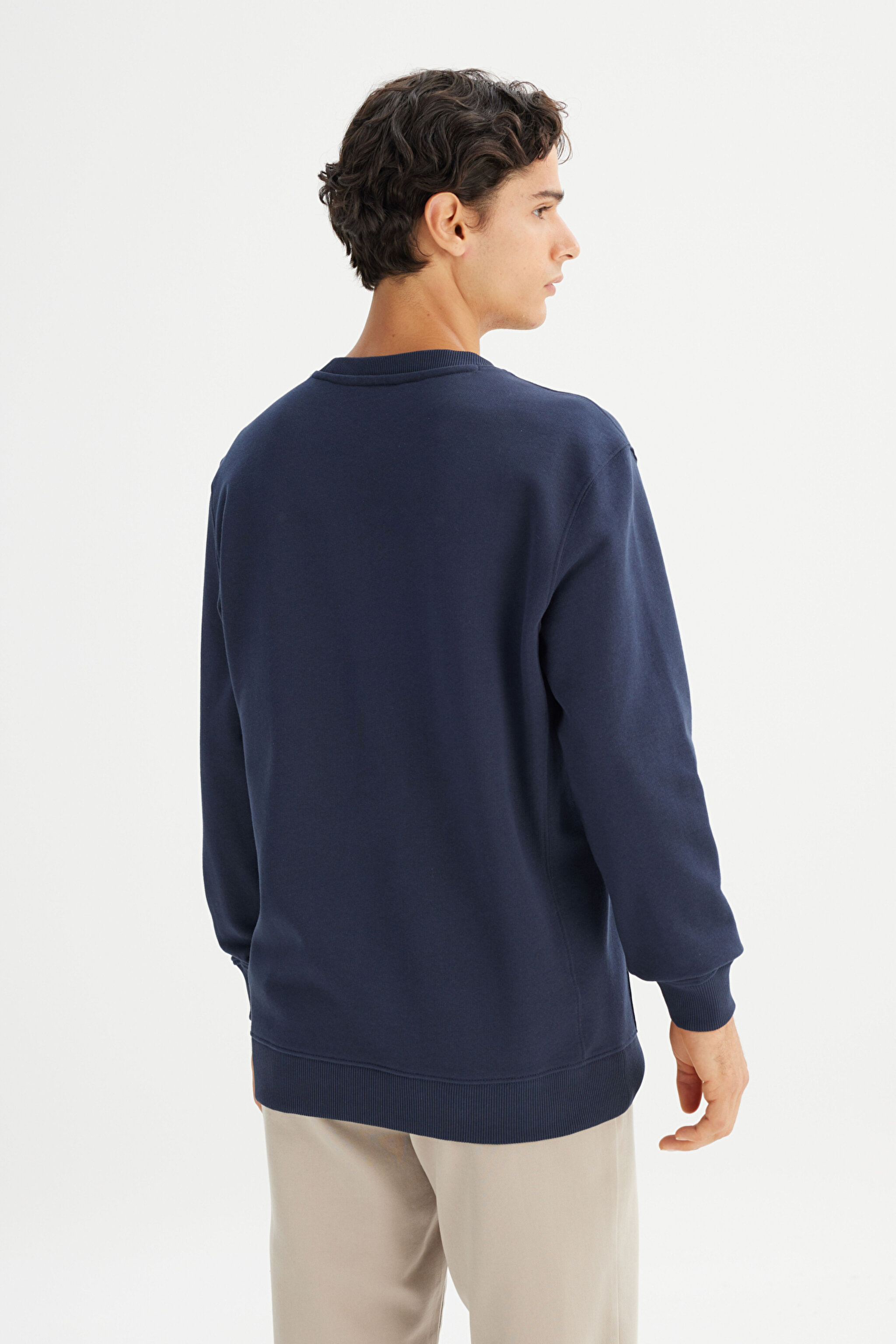 Regular Fit Normal Kesim %100 Pamuk Bisiklet Yaka Şardonlu Sweatshirt - Midnight Navy-L81IRYMA (görsel 5)