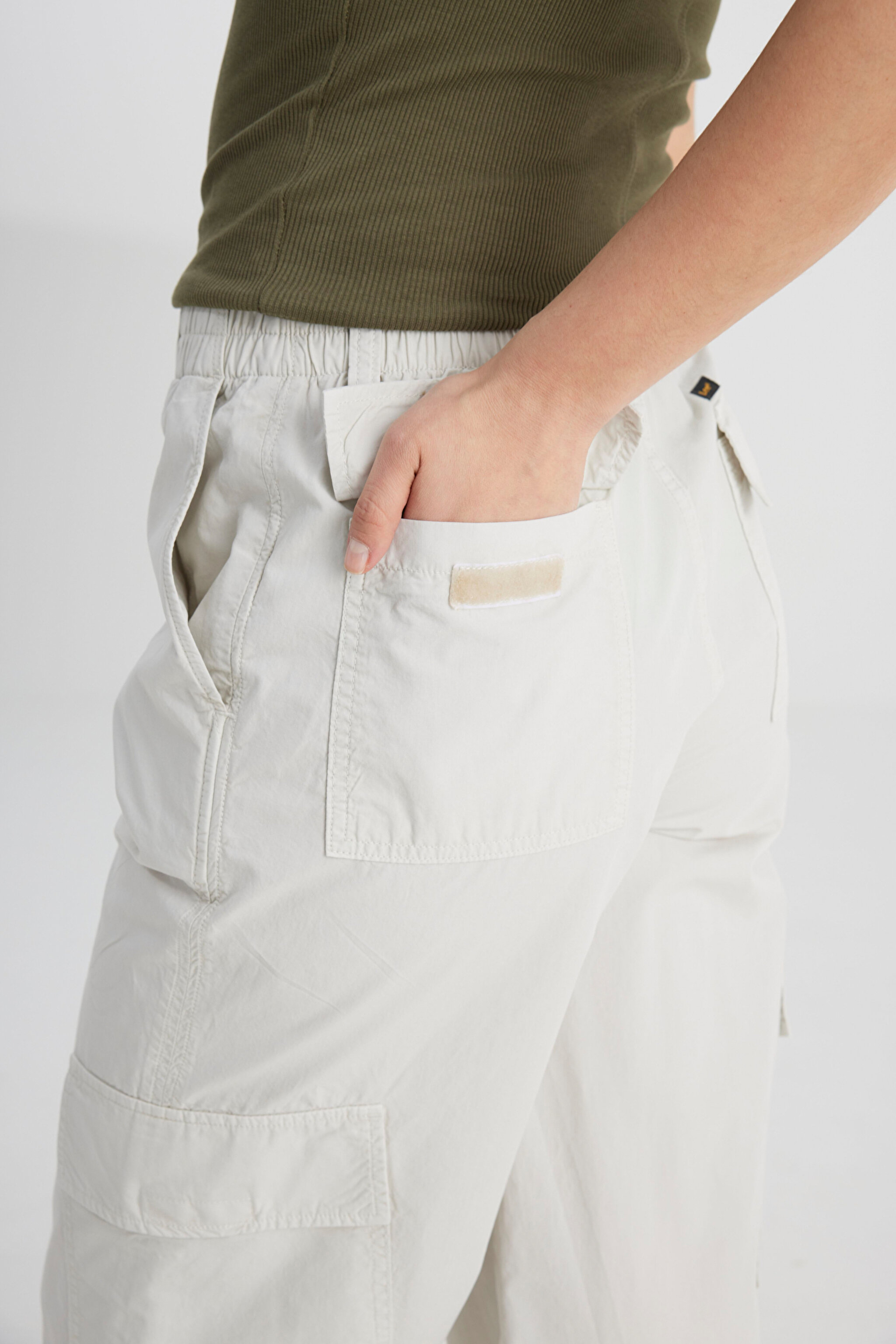 Loose Fit Rahat Kesim Yüksek Bel Geniş Paça %100 Pamuk Ekru Kargo Pantolon - Ecru-LCAP002104 (görsel 3)