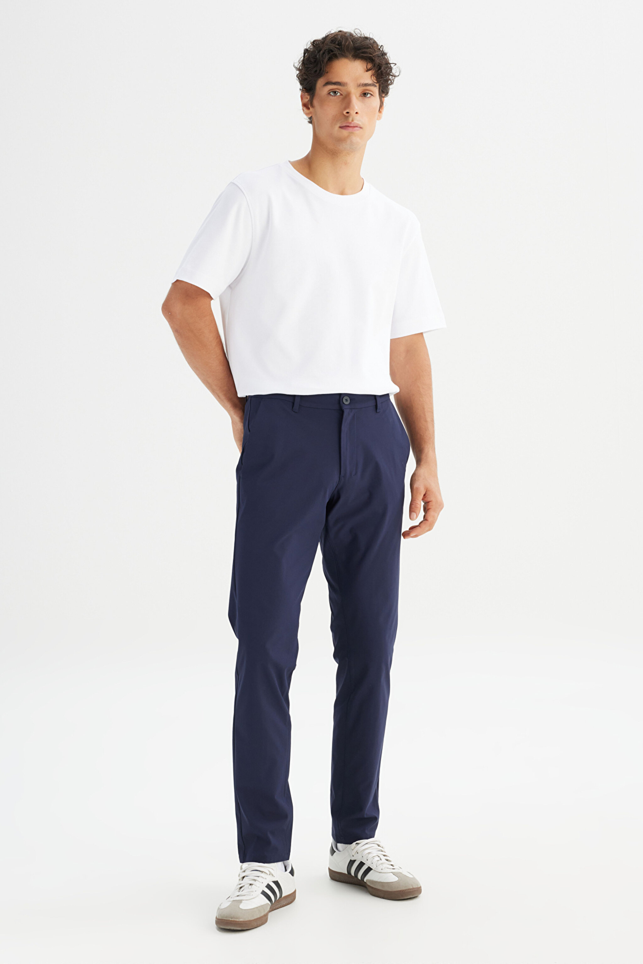 Regular Fit Normal Kesim Dar Paça Yan Cep Detaylı Lacivert Pantolon